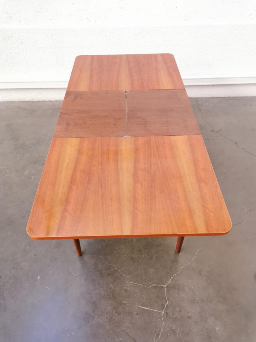 Table with wallet extensions