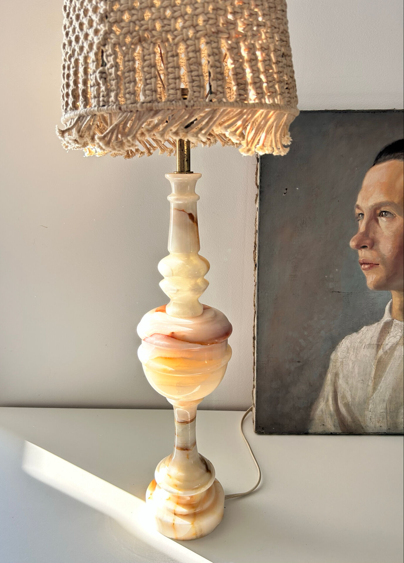 Grande lampe onyx et macramé 