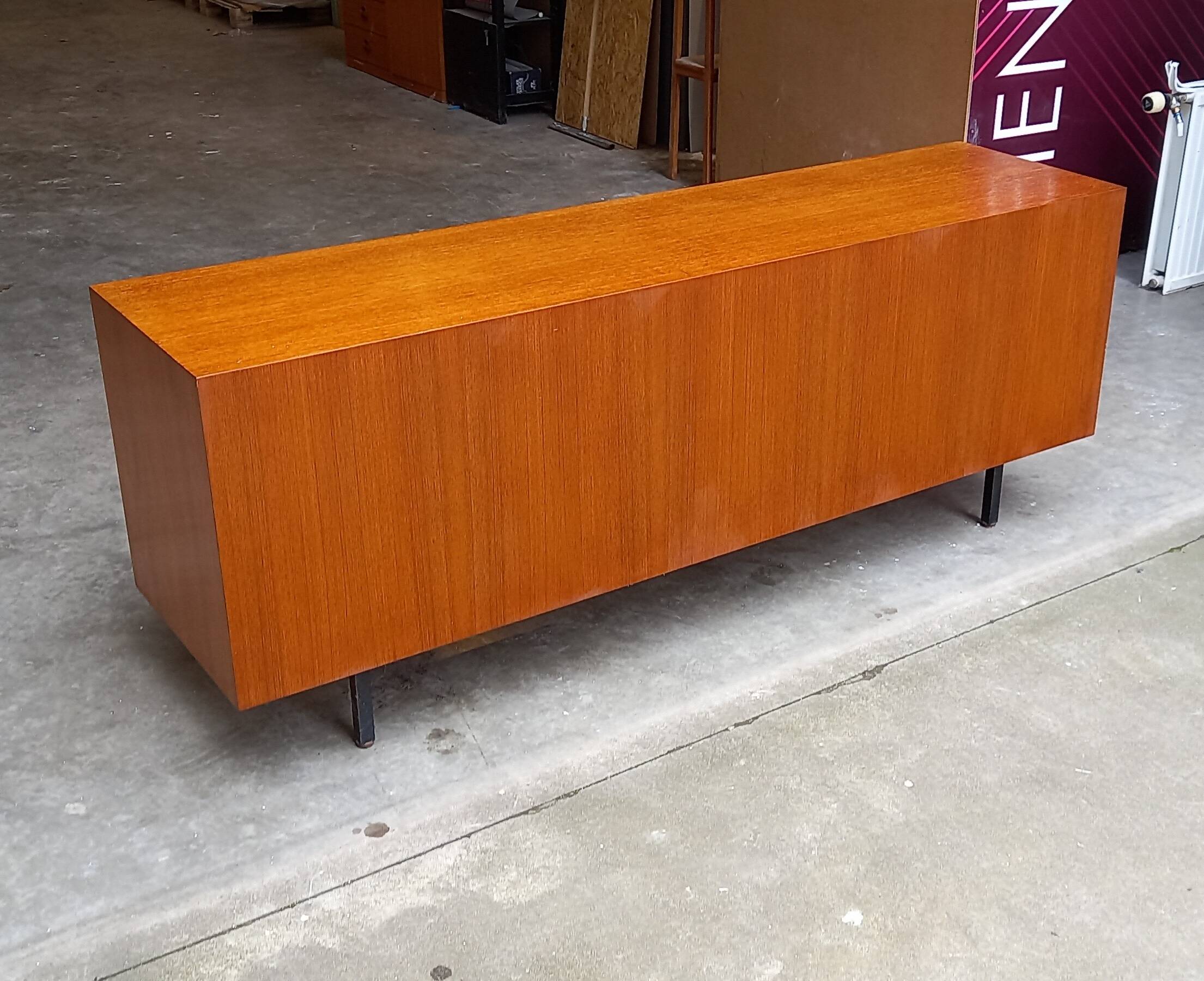 Florence Knoll sideboard in walnut 1960's