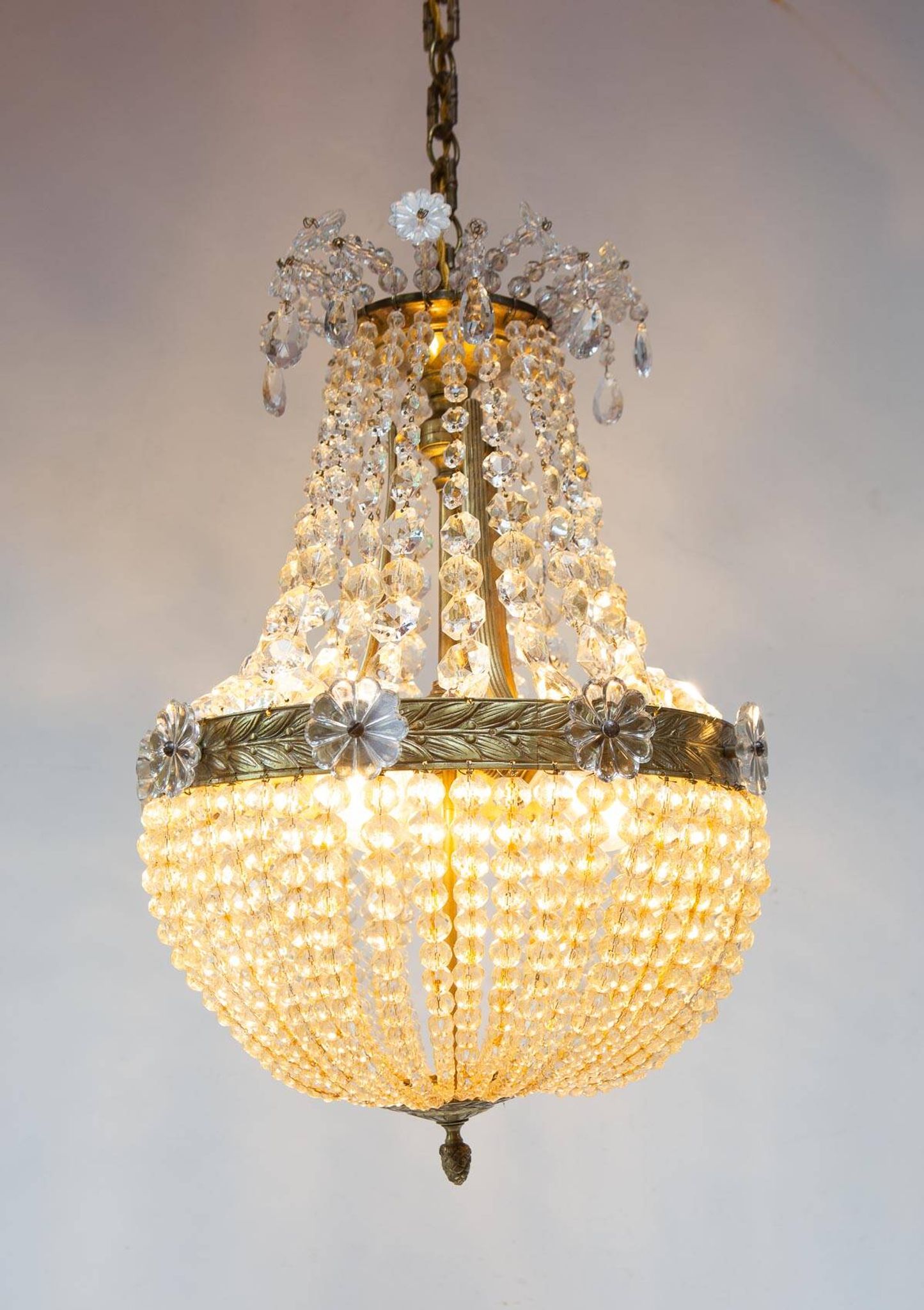 Lustre globe français en bronze et cristaux c. 1950 (35 cm)