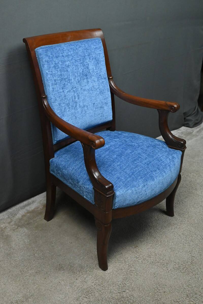 Pair of mahogany armchairs, Restoration period – early 19th century