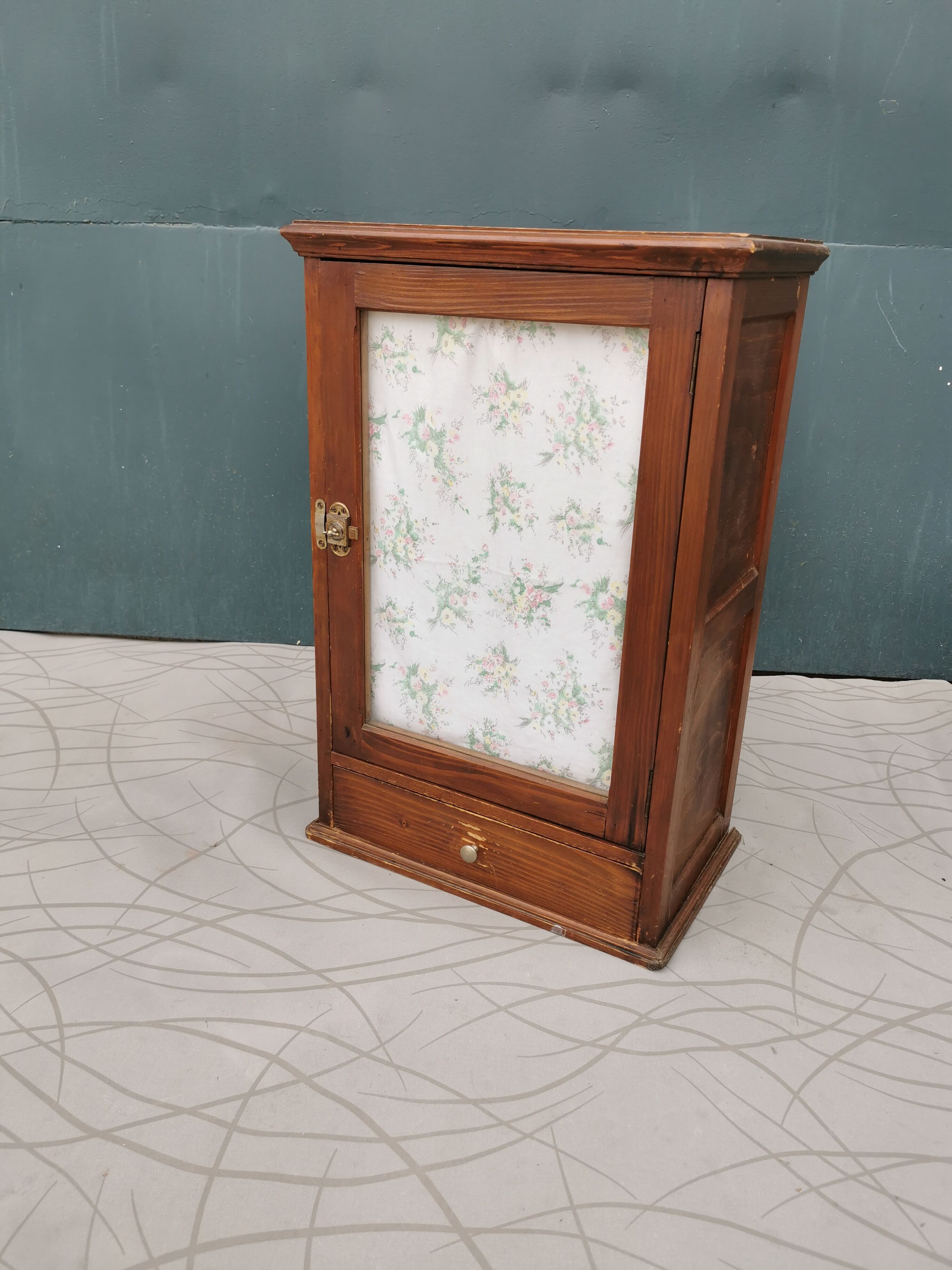 Wall window / medicine cabinet