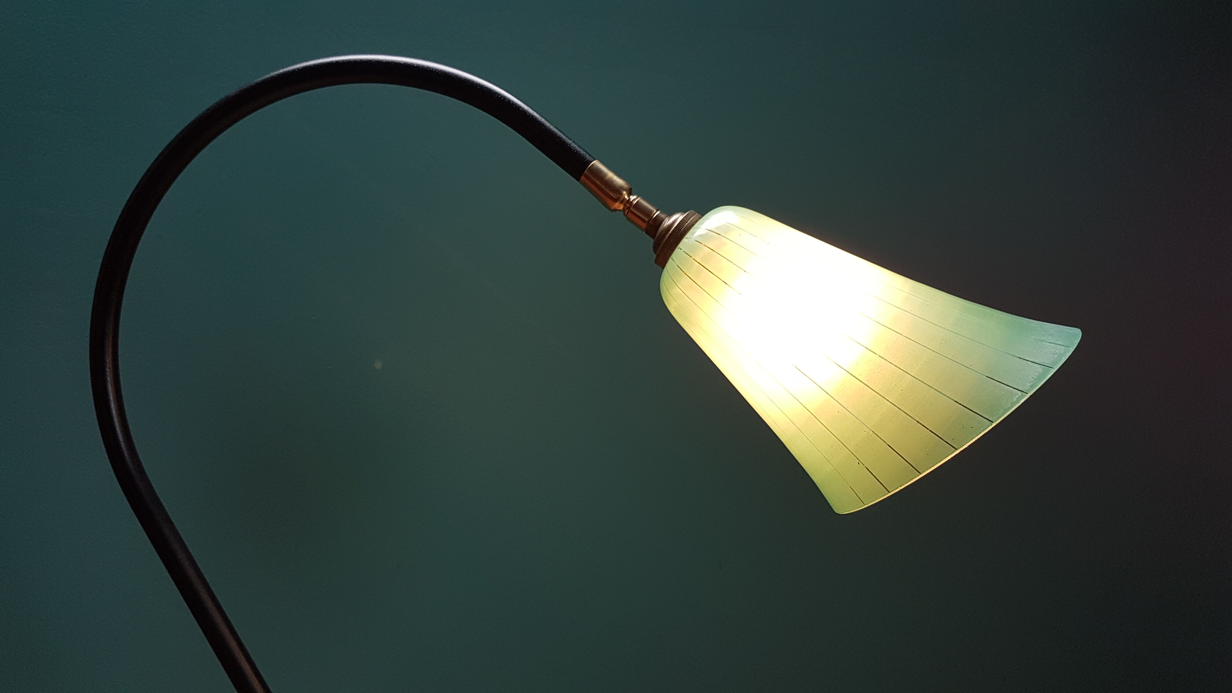 Light tripod lamp shade glass green sprit 1950