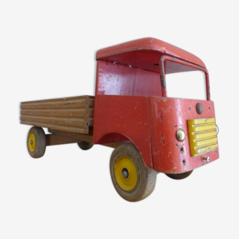 Camion ancien en bois