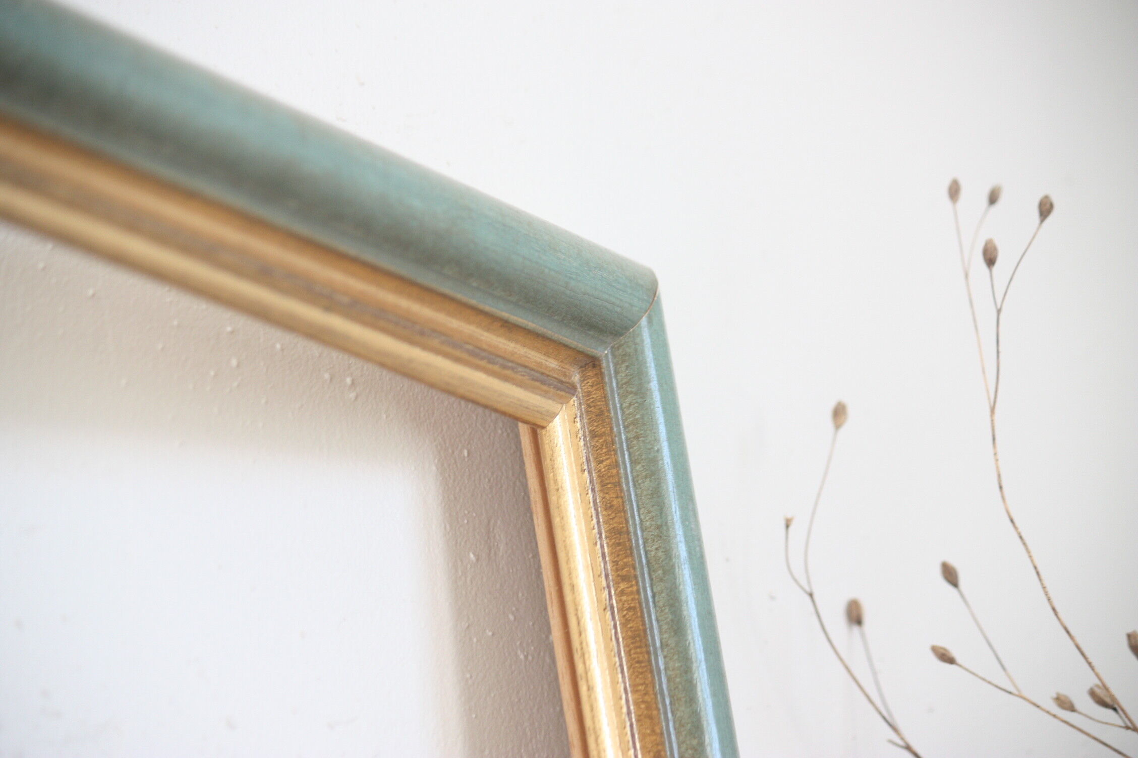Frame in gilded and green wood