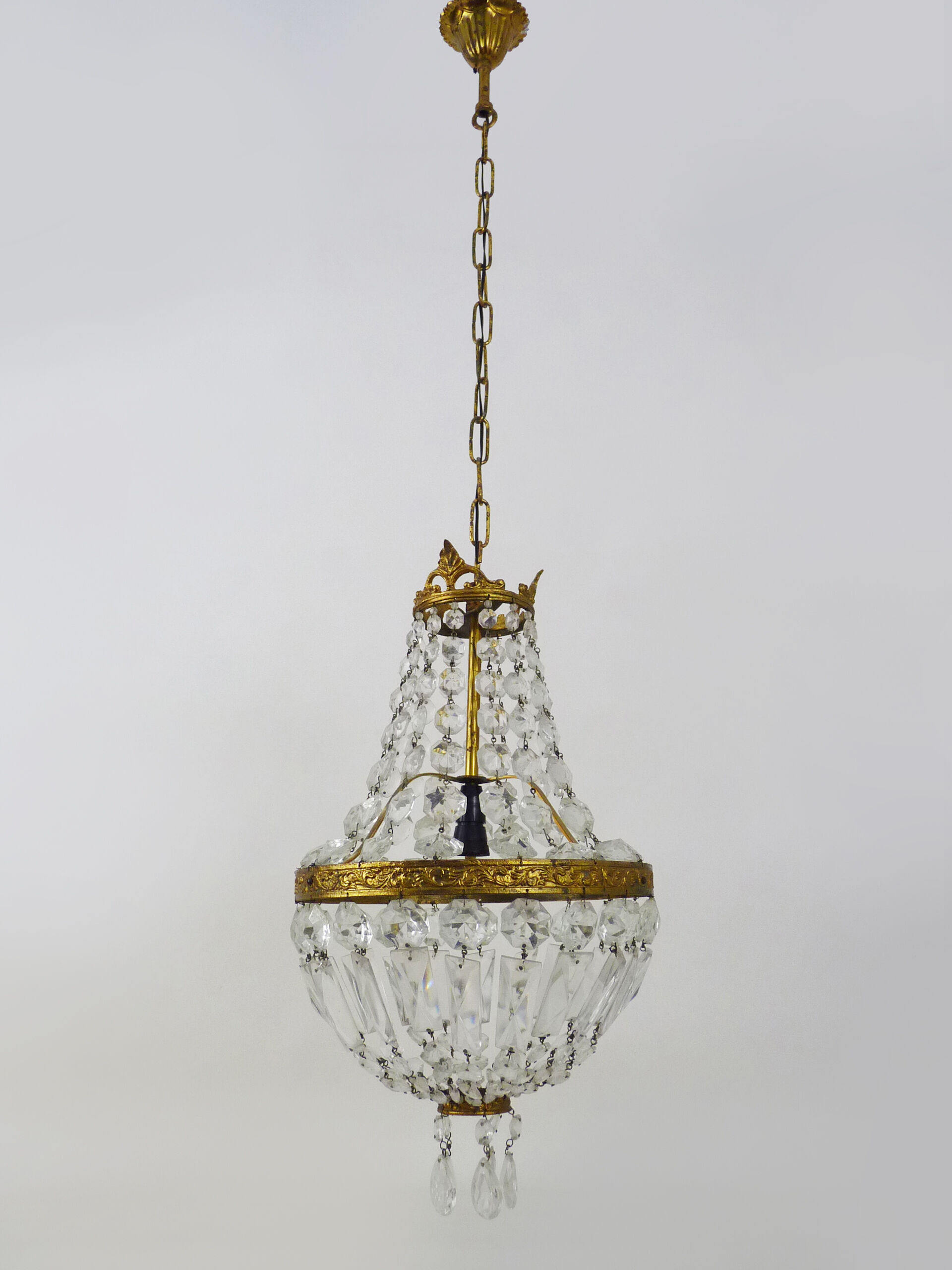 Former Italian hot air balloon chandelier, glass grapevines. Chandelier grapevines. Year 60