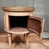 Round bedside table painted in trompe l'oeil