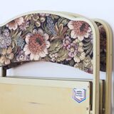 2 folding chairs with CHAISOR flower tapestry