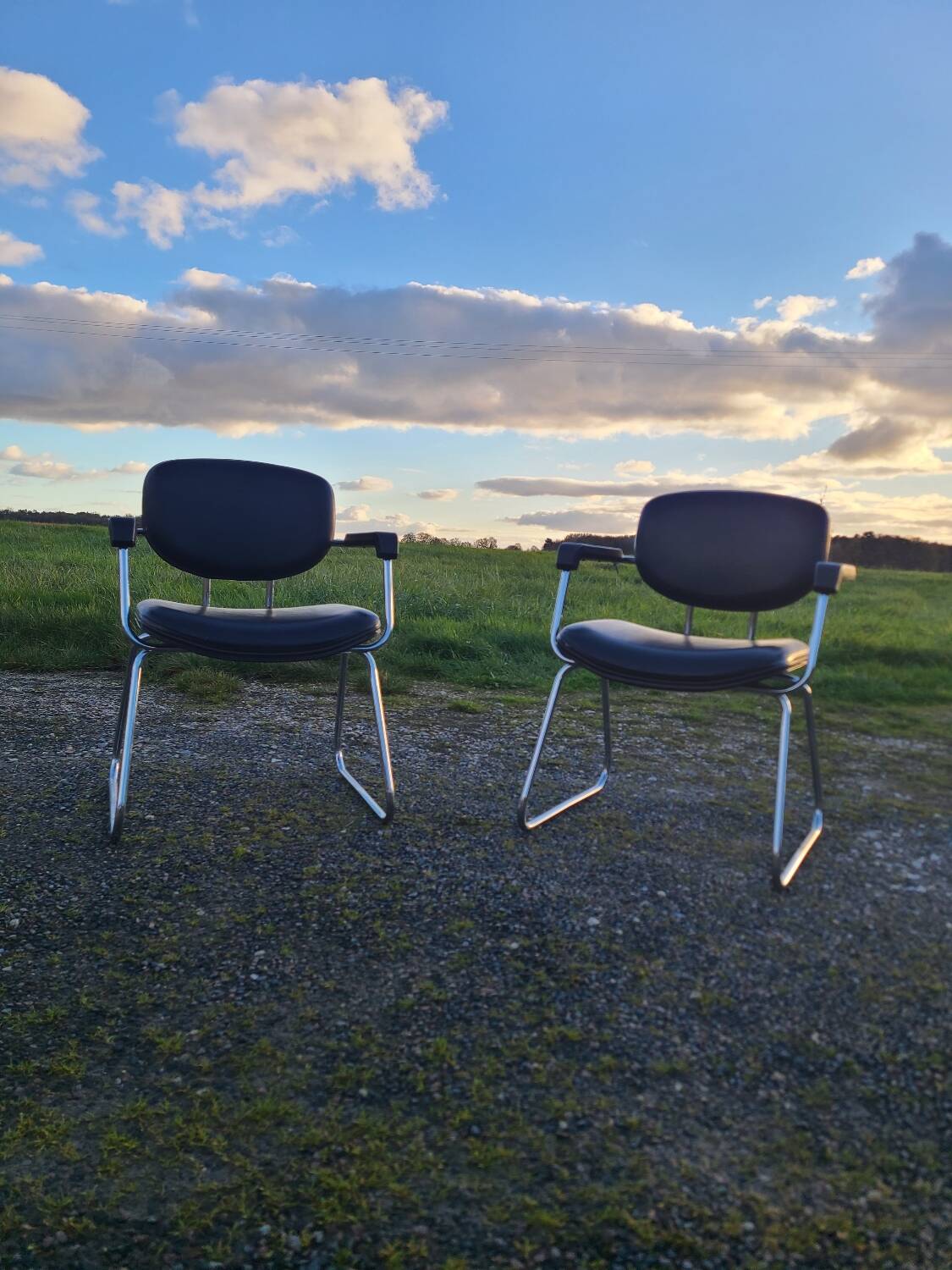 Pair of Unimob Lingua 97 armchairs