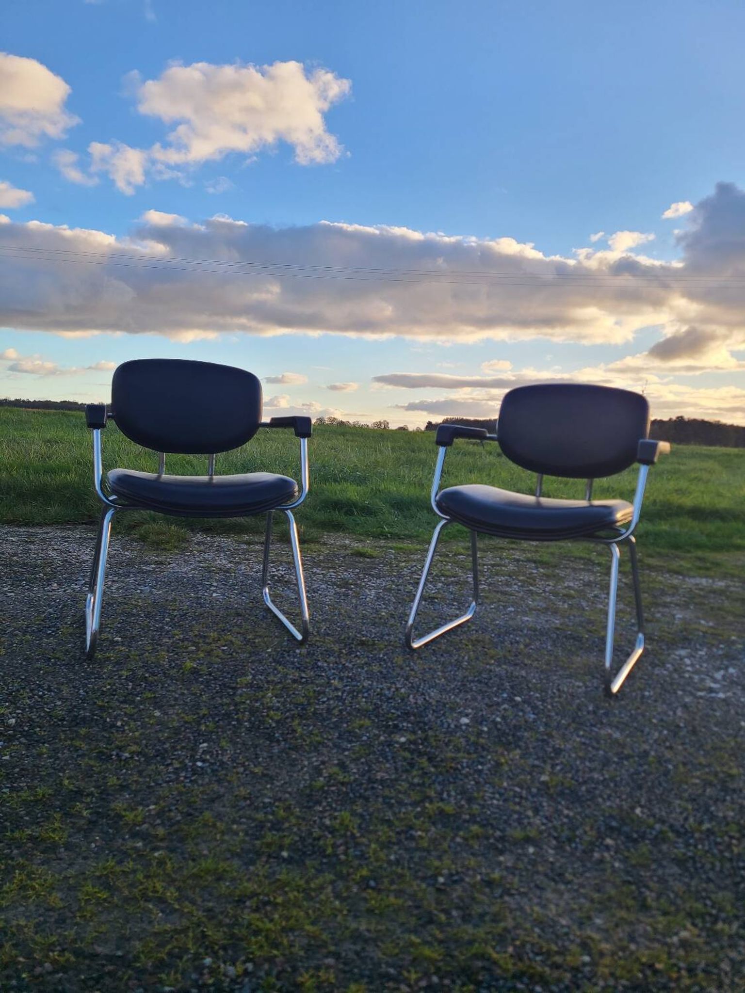 Pair of Unimob Lingua 97 armchairs