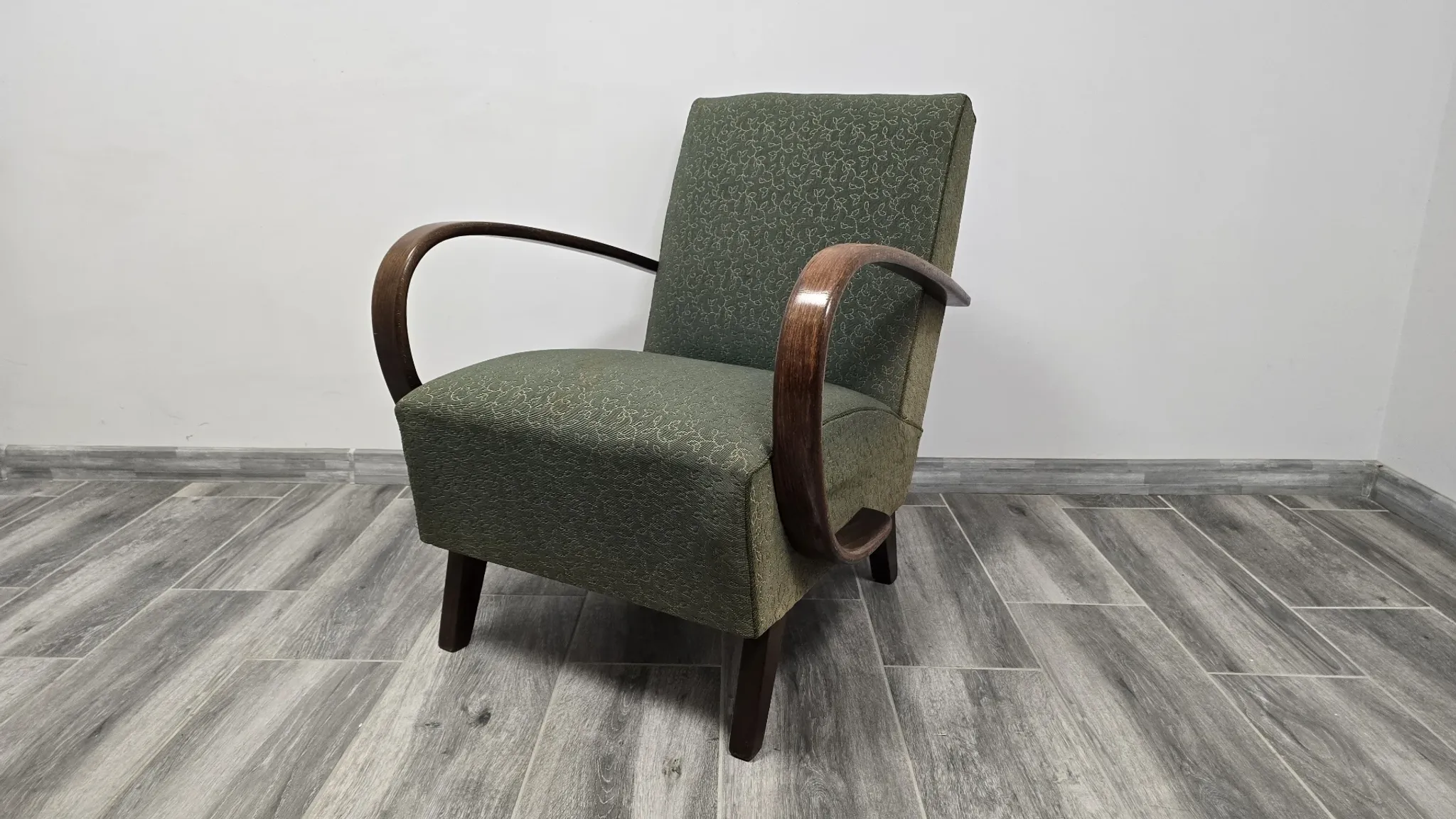 Art Deco Lounge Chair by Jindrich Halabala