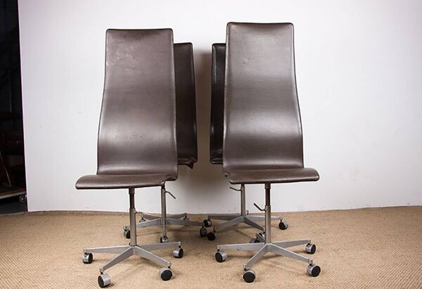 4 chaises de bureau en cuir et aluminium modèle Oxford par Arne Jacobsen