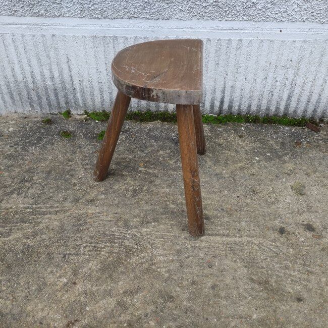 low tripod stool