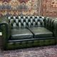 Chesterfield 2-seater green leather sofa from the 1980s