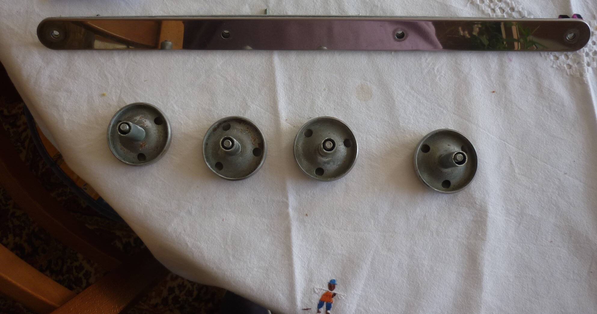 Coat rack with 4 hooks