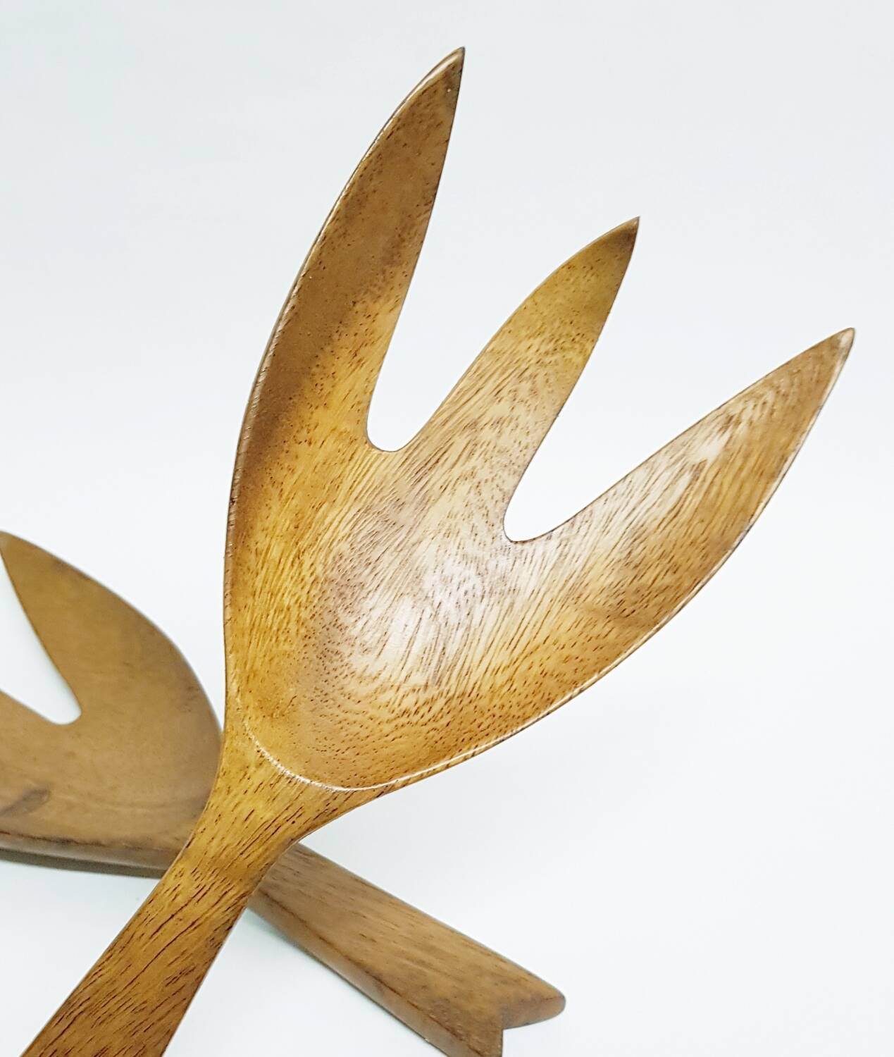 Couverts à sculpté salades à la main du milieu du siècle