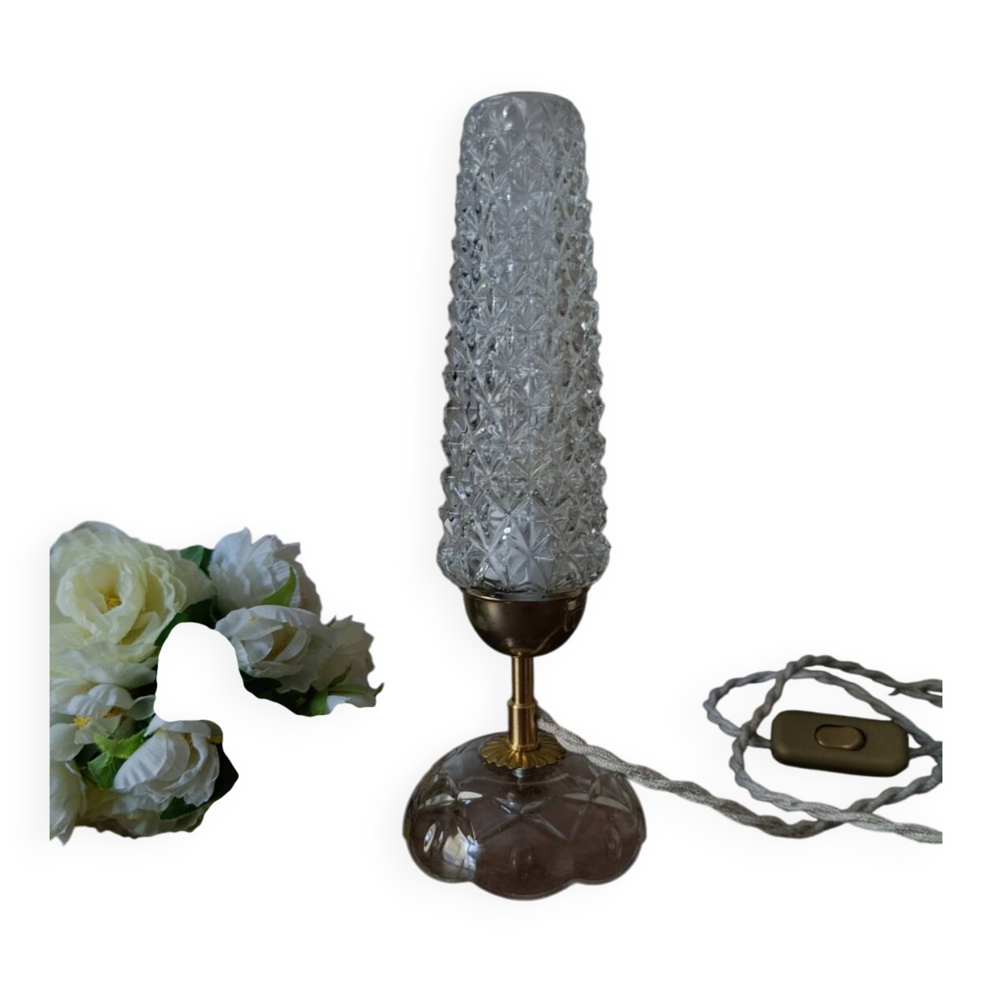 Retro chic bedside lamp with a diamond tip.