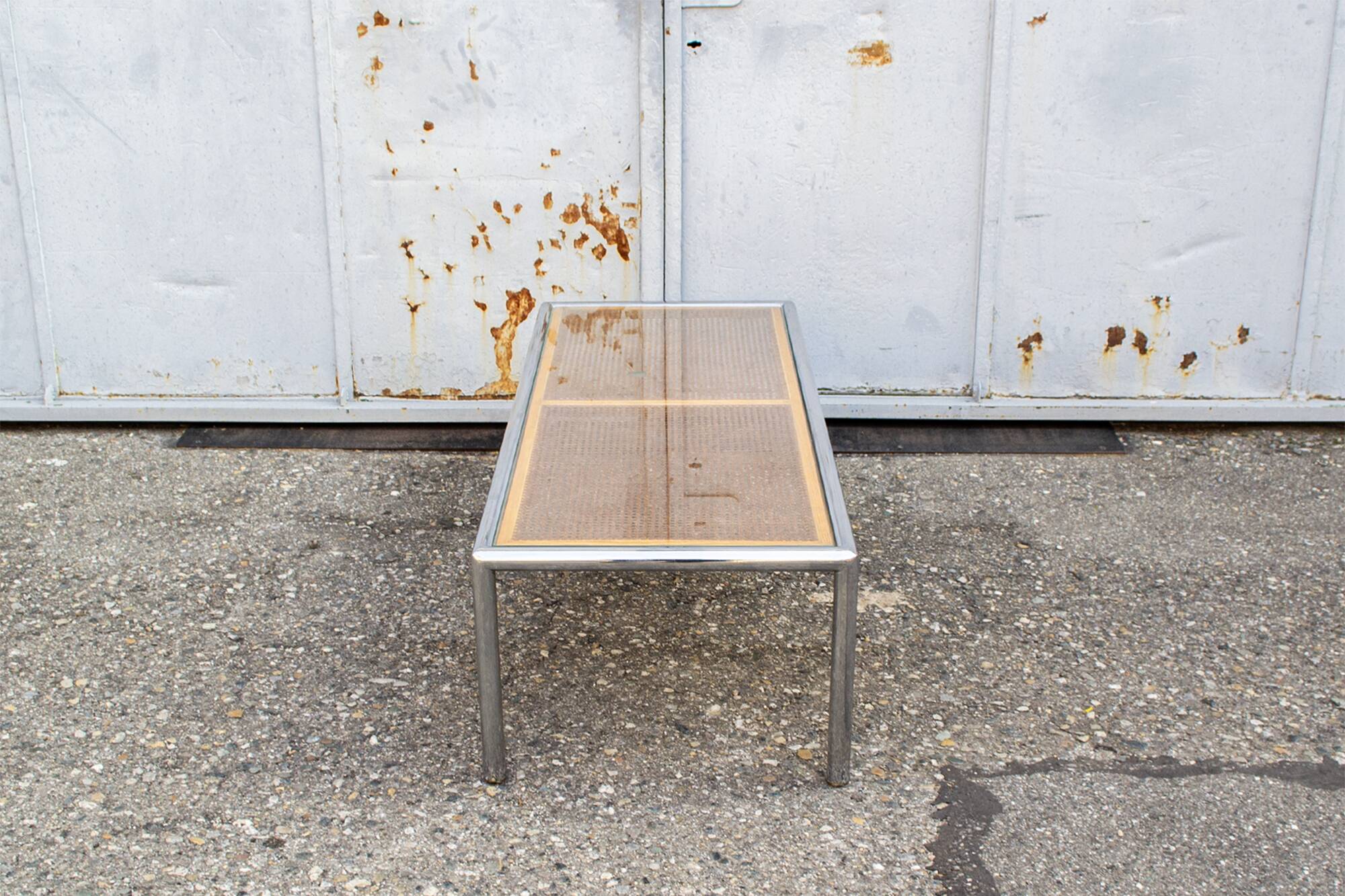 Tavolino acciaio e vetro e paglia di Vienna Anni '70