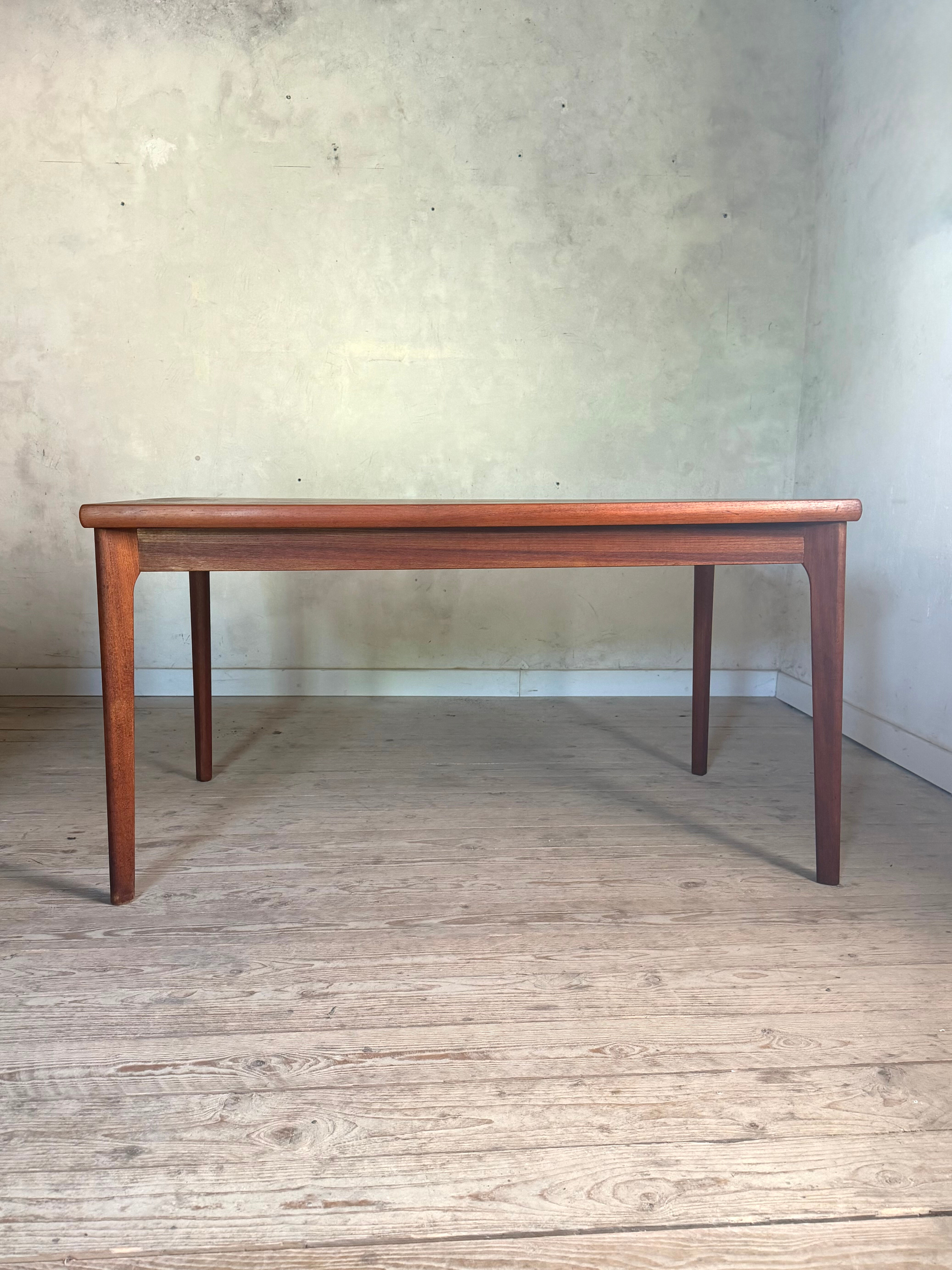 Table rectangulaire scandinave vintage en teck