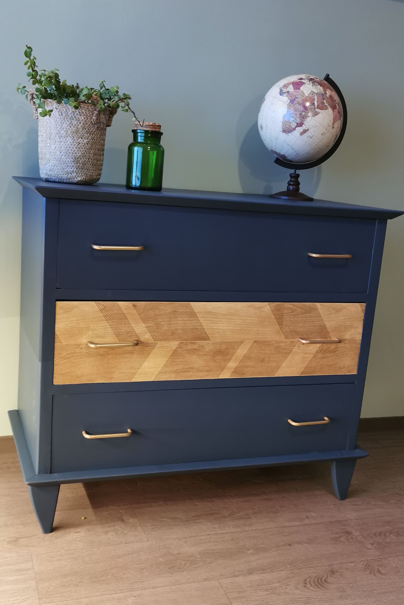 Vintage chest of drawers