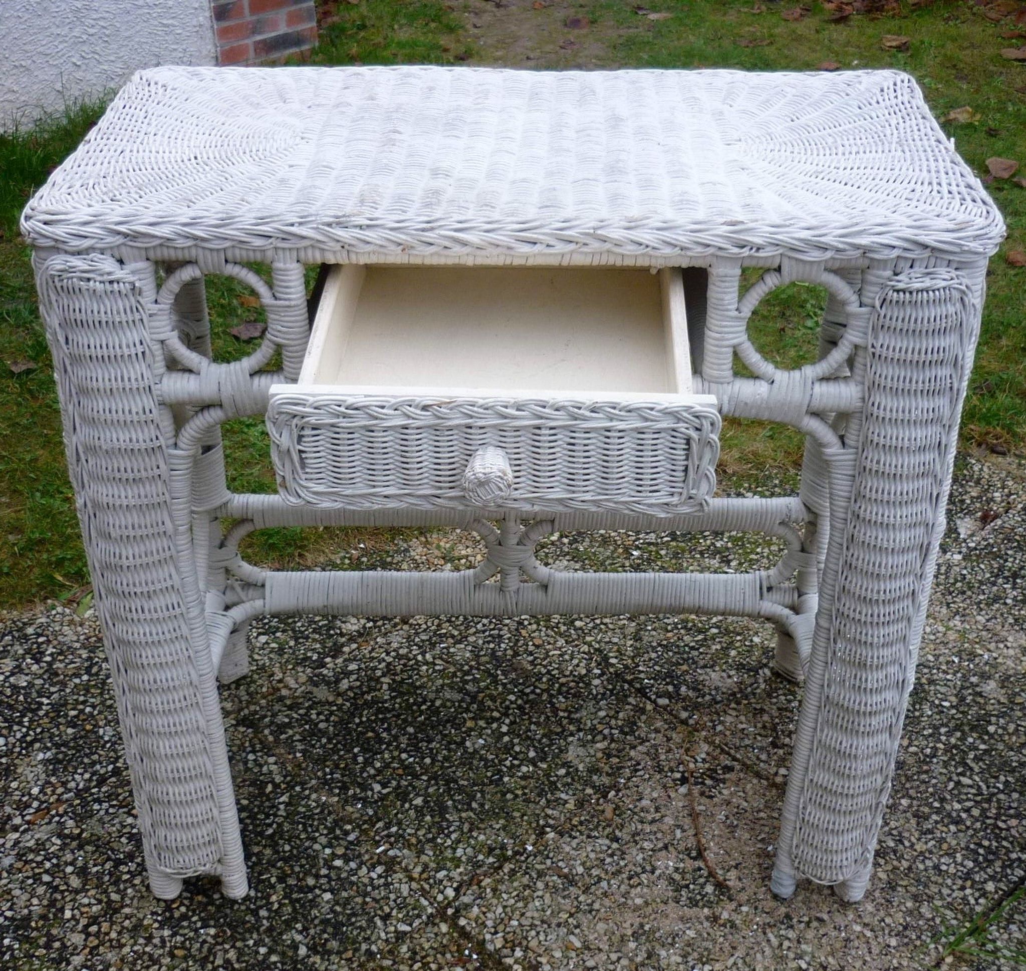 Coiffeuse en rotin blanc vintage années 60-70