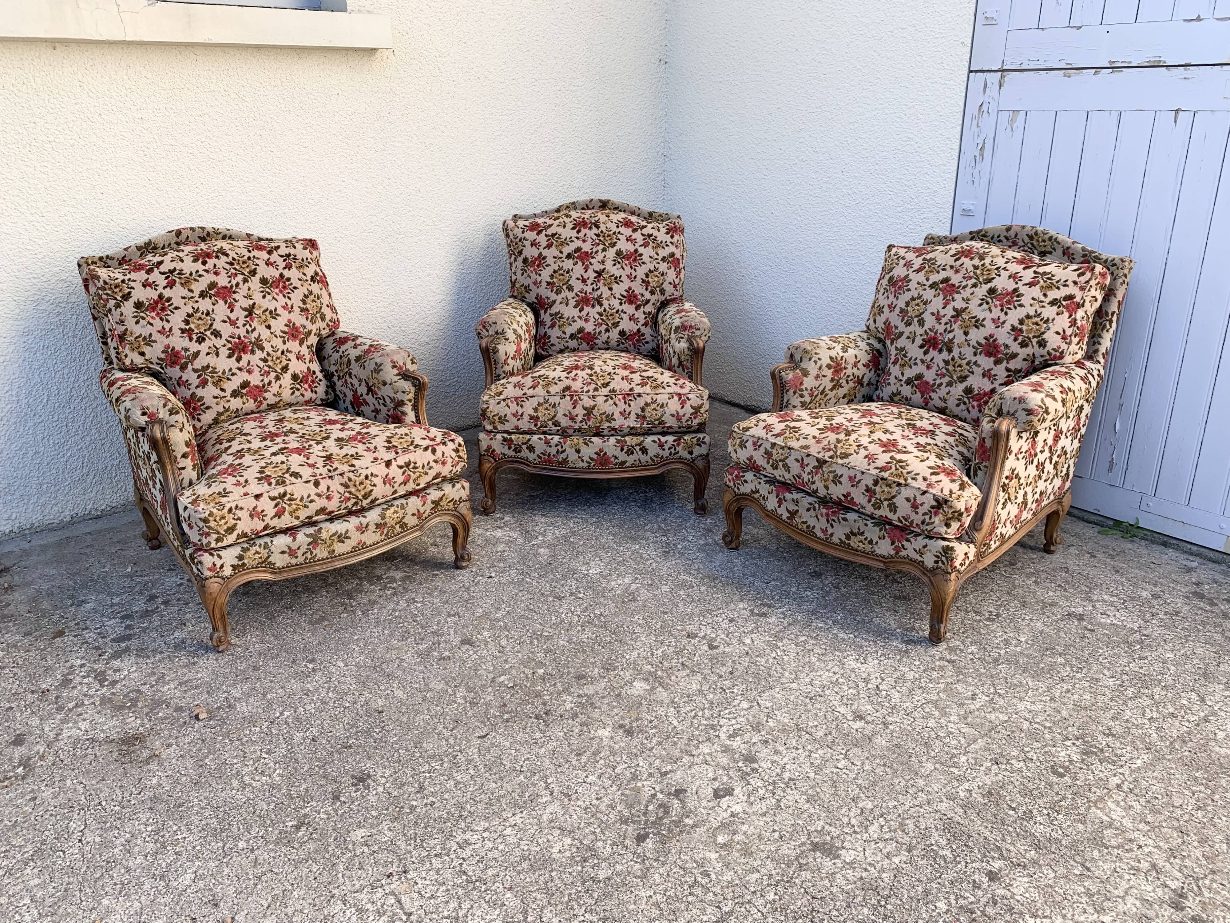 Antique Louis XV style shepherdess armchair in floral flocked fabric
