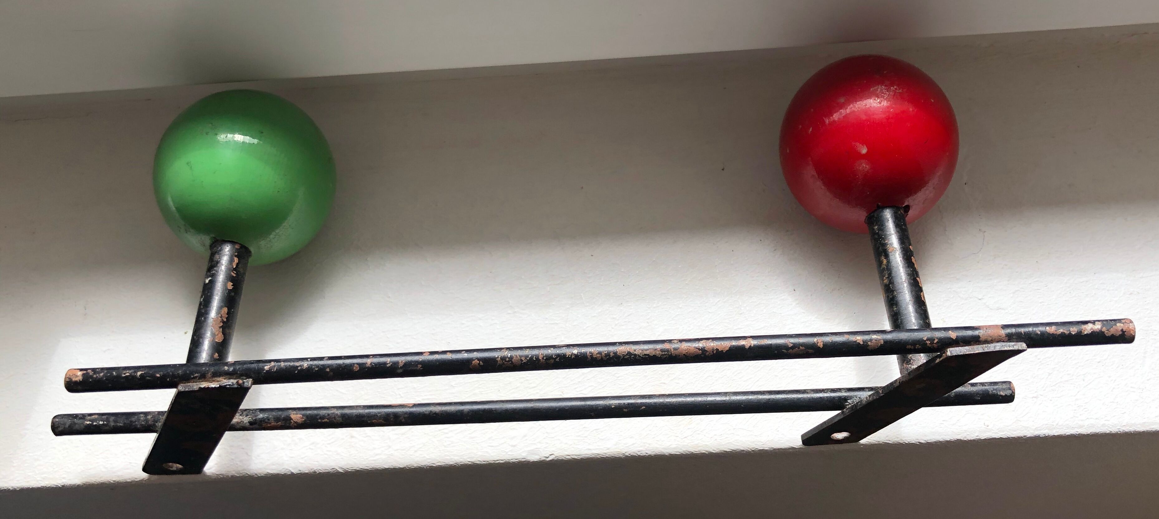 Patère two vintage balls wears old coat