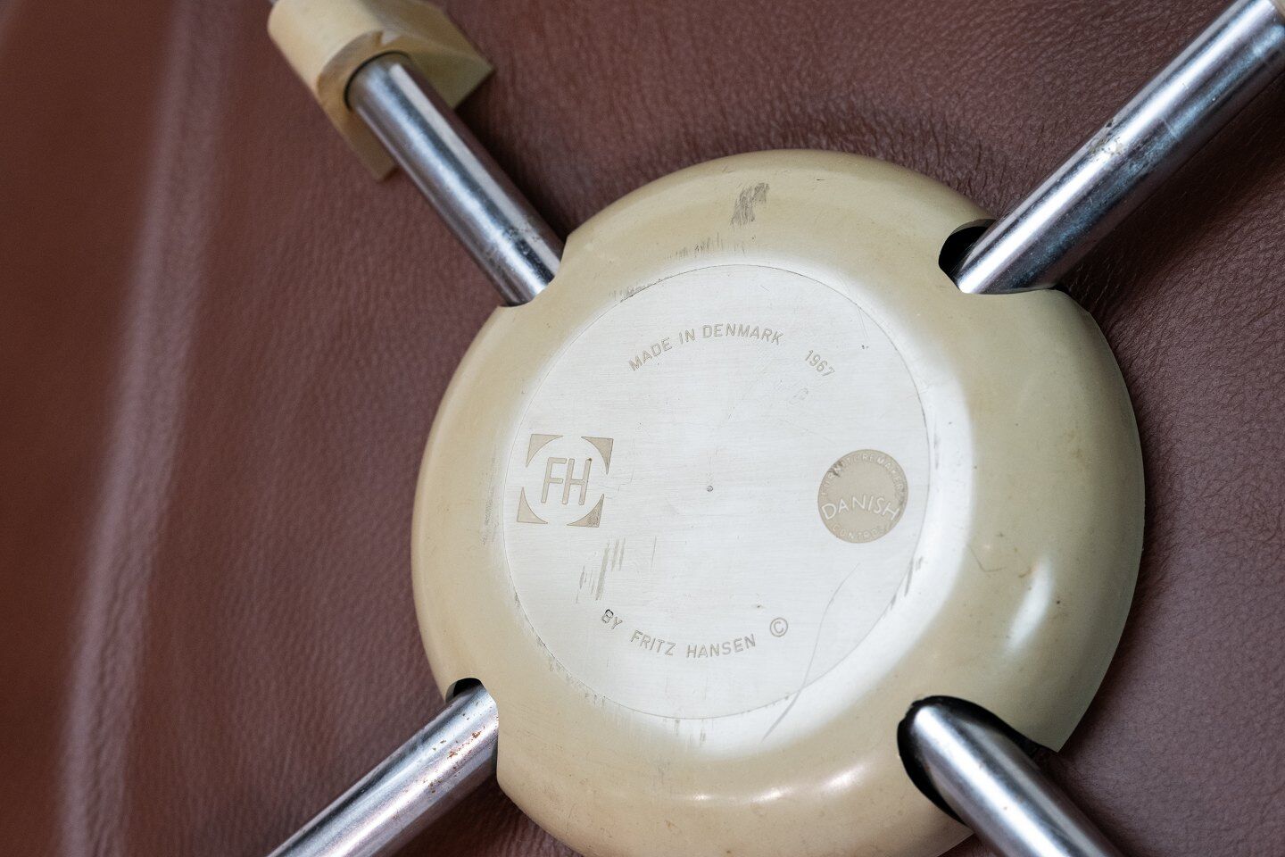 Set of 4 chairs, model 3107, designed by Arne Jacobsen and manufactured by Fritz Hansen