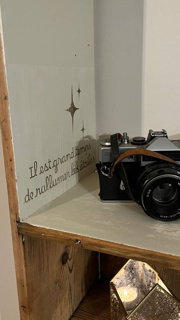 Étagère ancienne de pharmacie