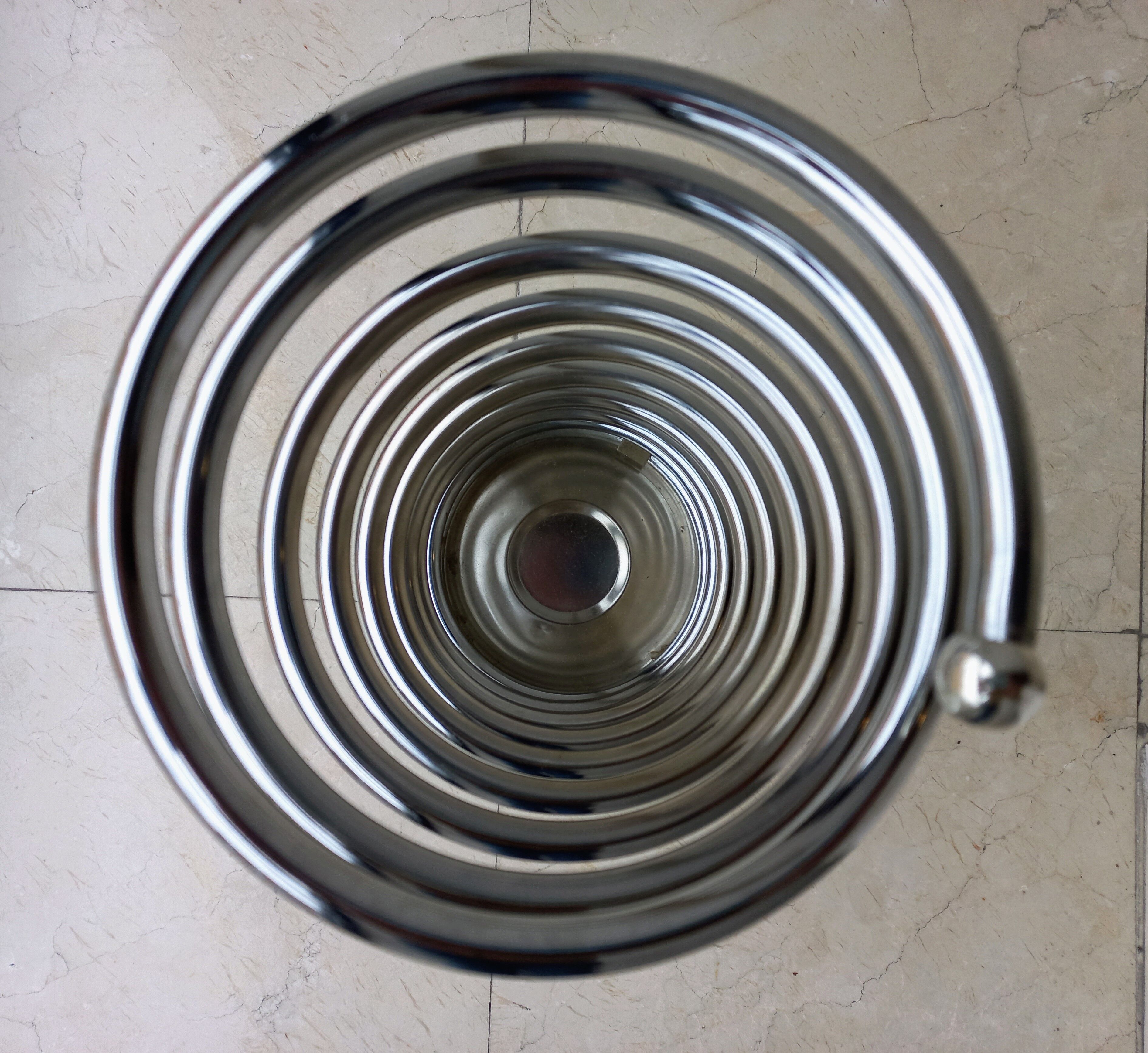 Spiral umbrella stand