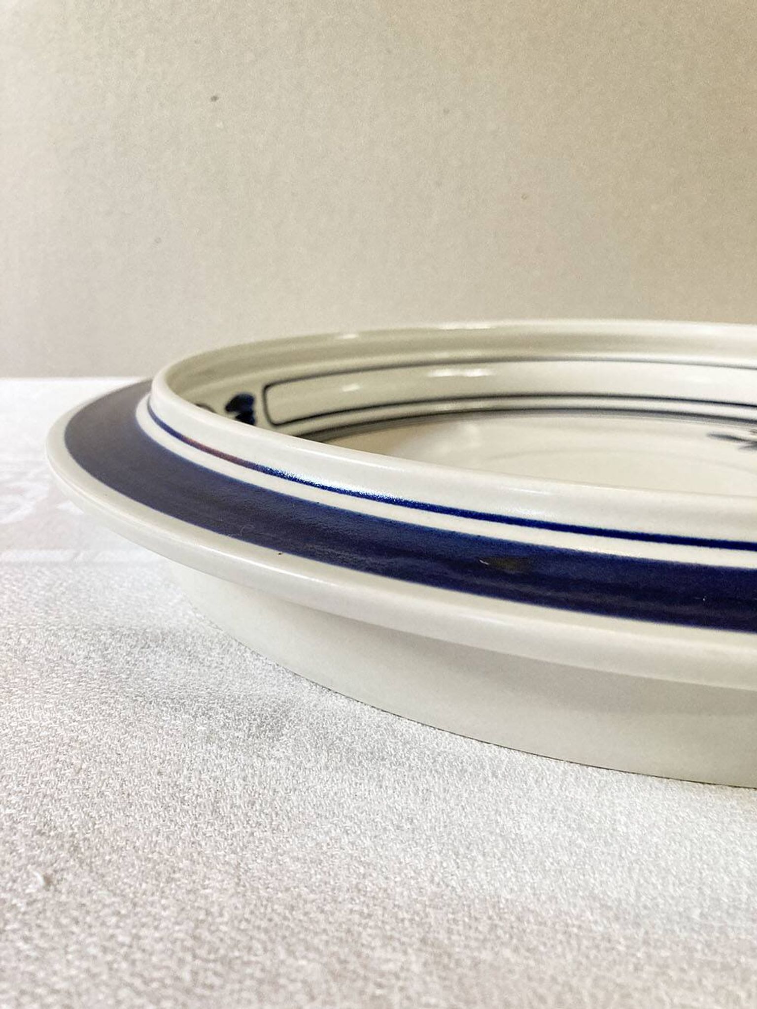 Large porcelain dish, Siena model, by Bjorn Wiinblad for Rosenthal, Germany