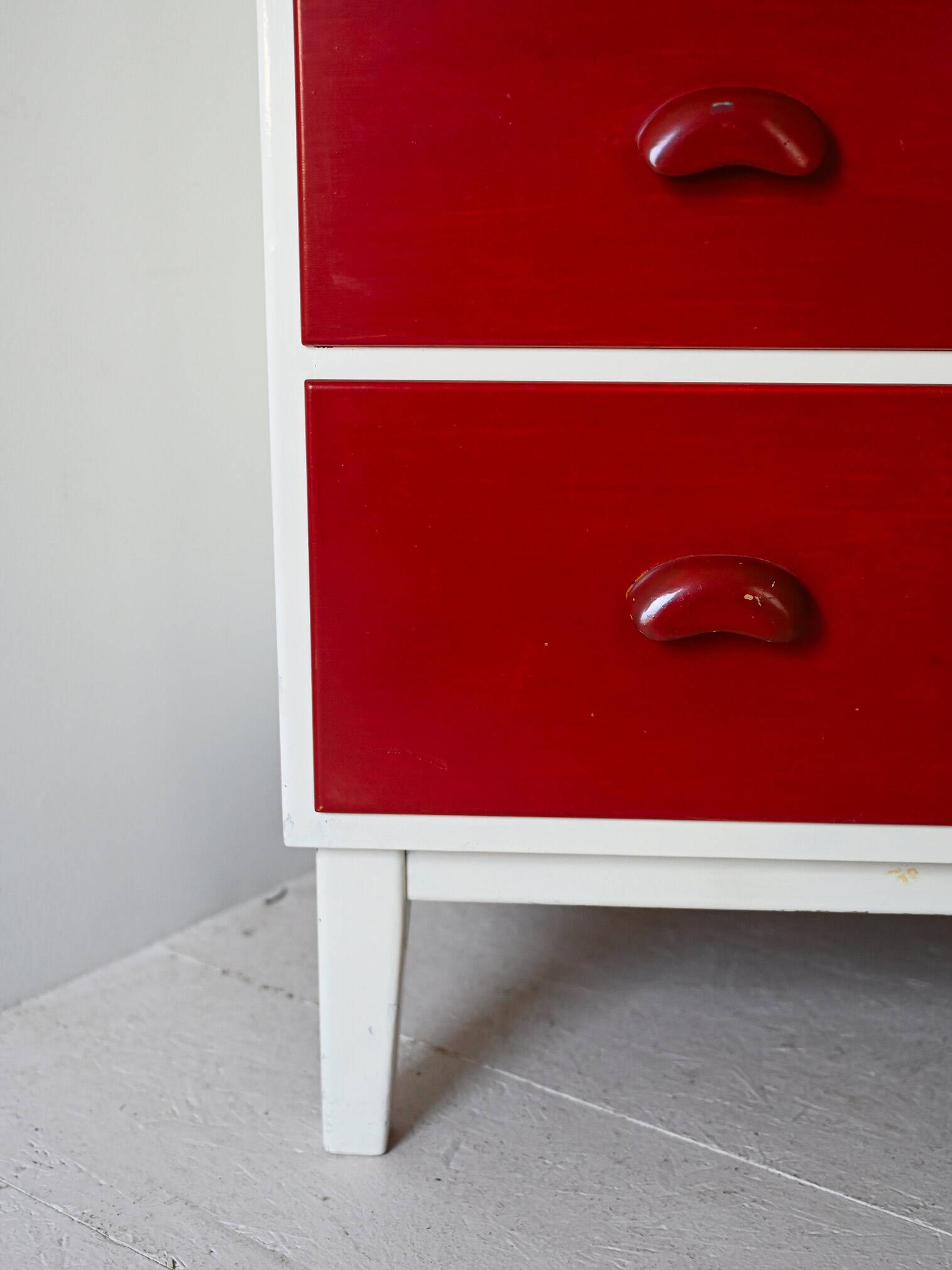 Vintage lacquered wood chest of drawers