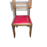 Chaise en bois a coussin rouge