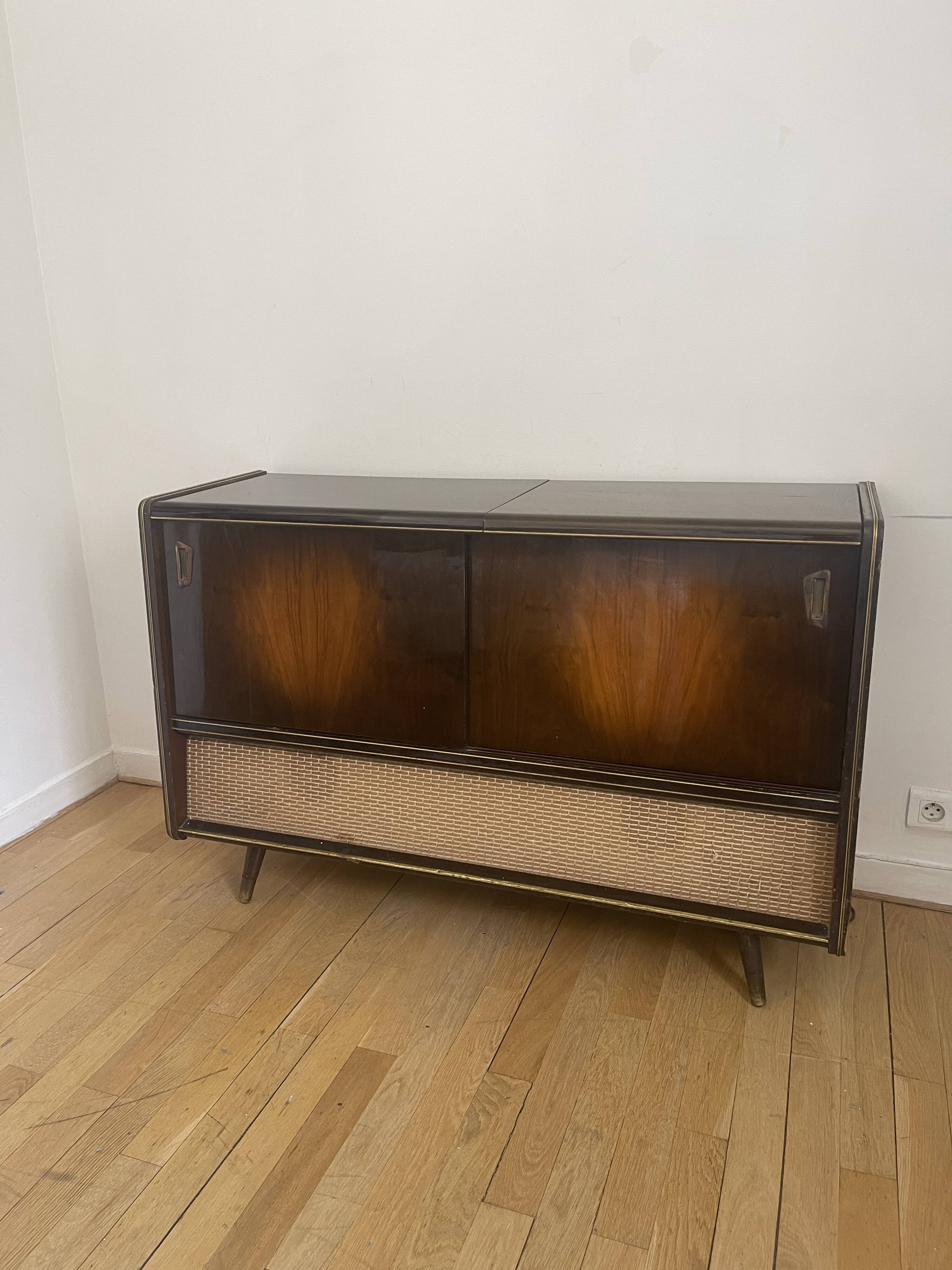Radio cabinet/record player from the 50s/60s