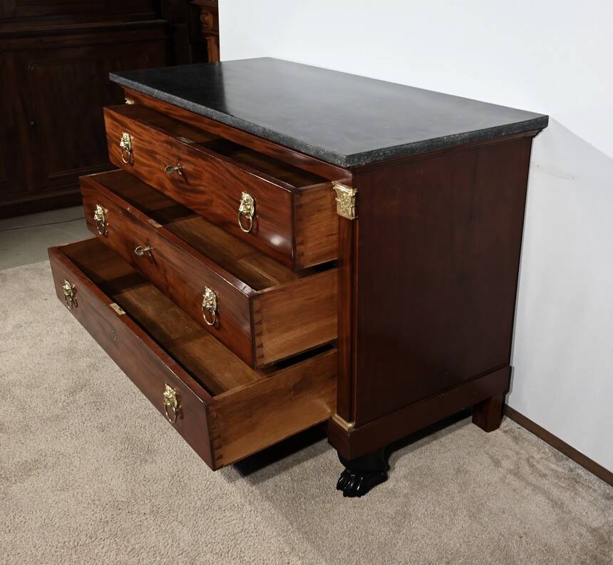 Mahogany chest of drawers, “Return from Egypt” period – Early 19th century