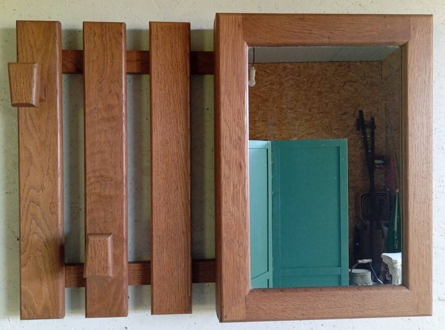 Wall-mounted wardrobe in solid oak