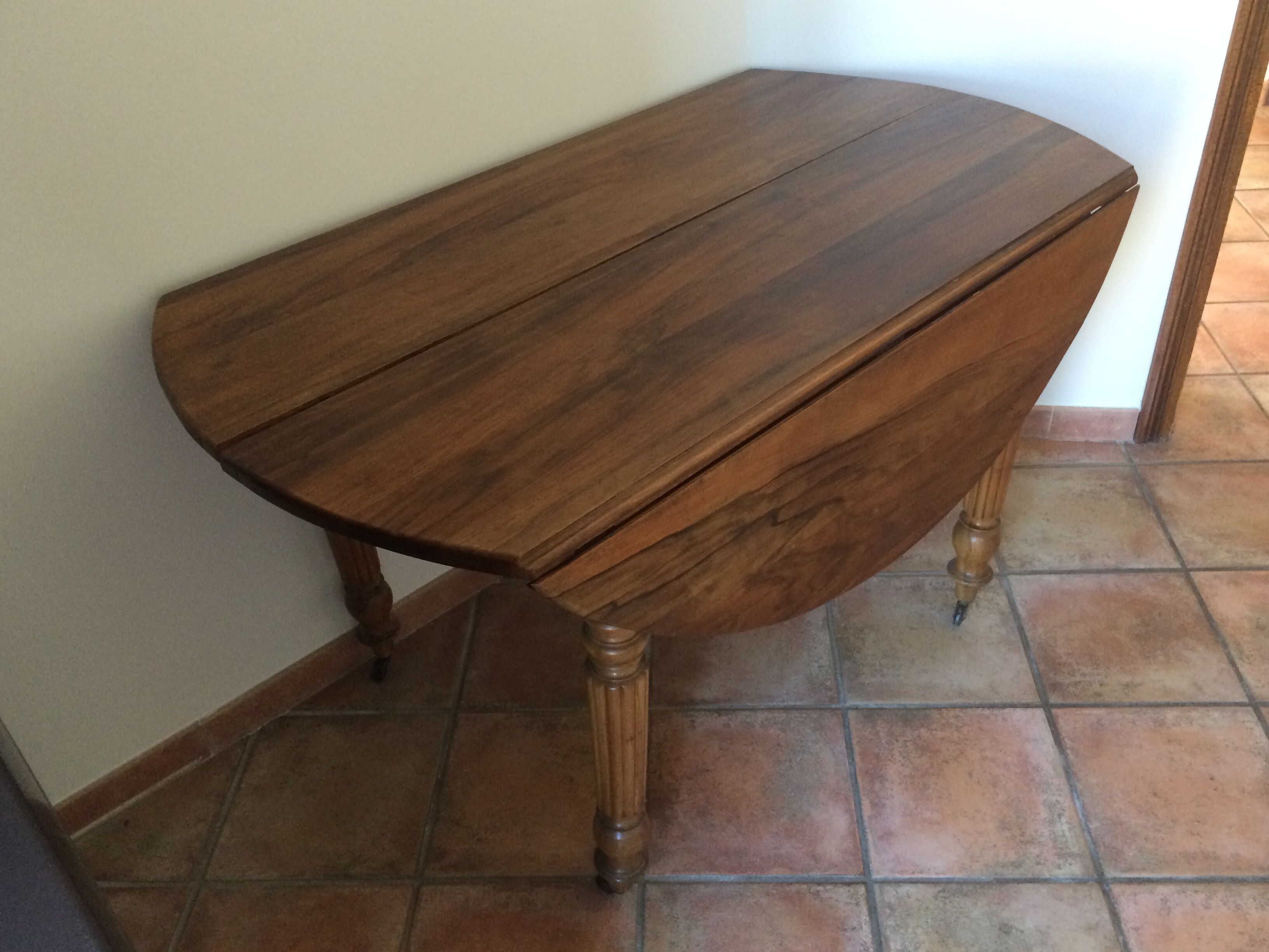 Round table extendable