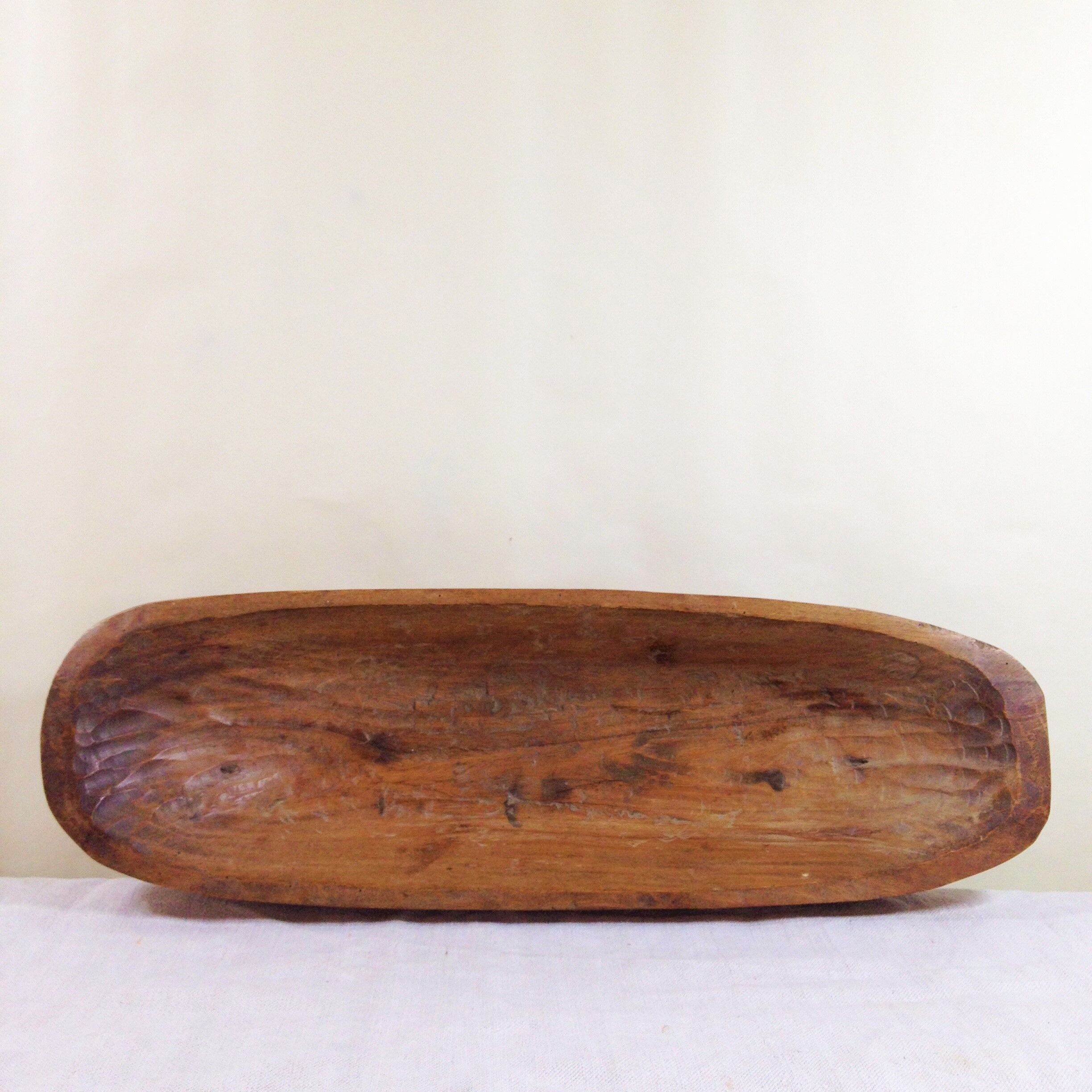 Plat en bois brut art populaire