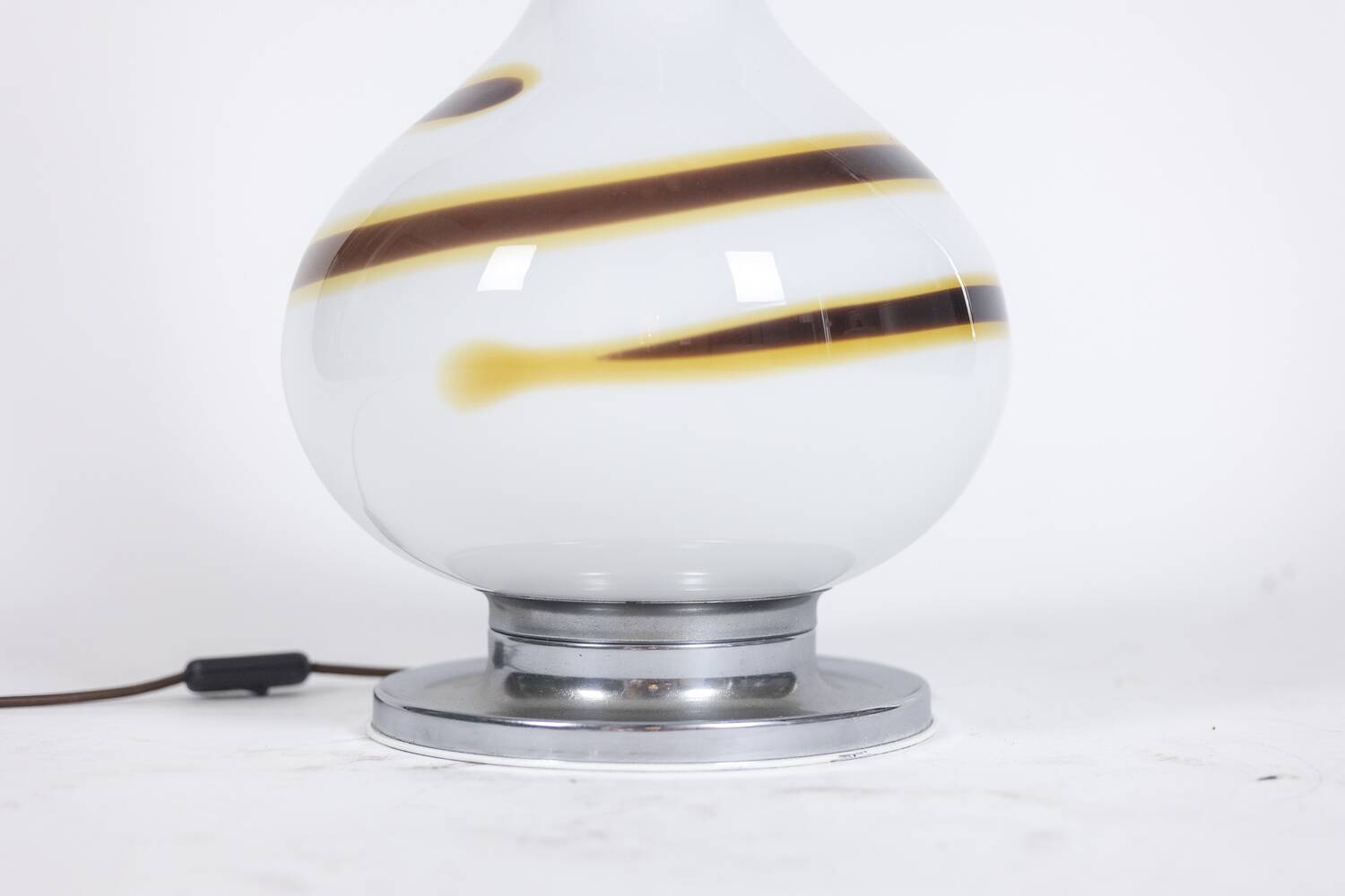 White glass lamp decorated with a brown and yellow spiral, 1970s