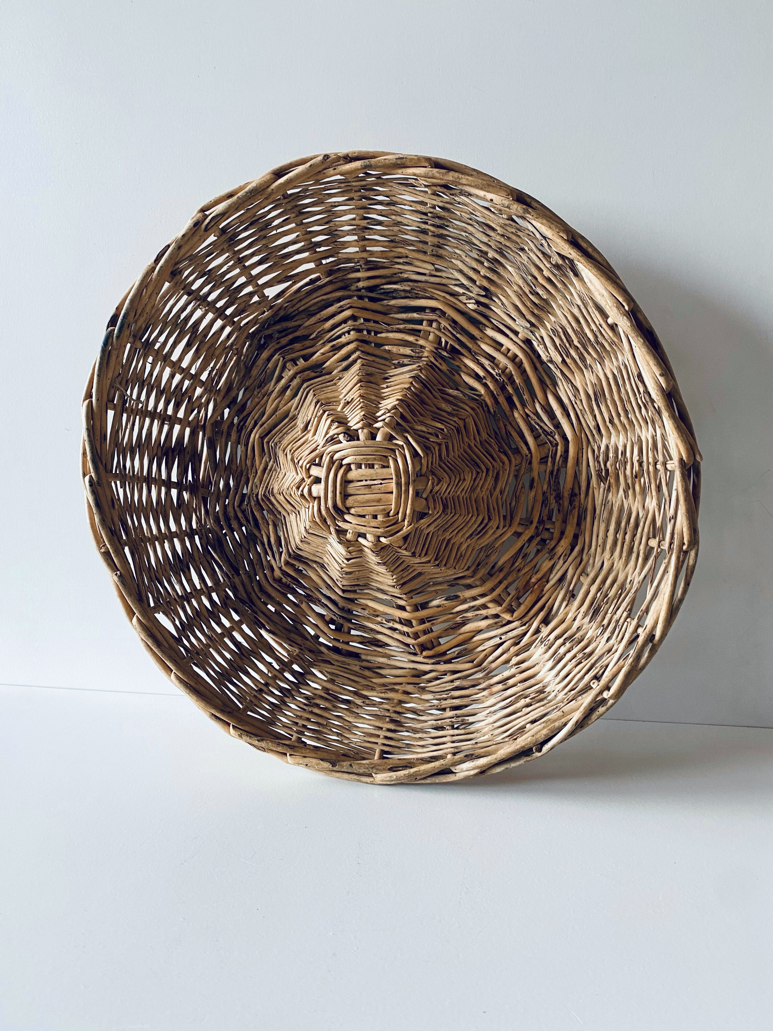 Old baker's panière