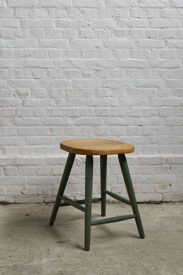 Tabouret en pin peint au lait, années 1960