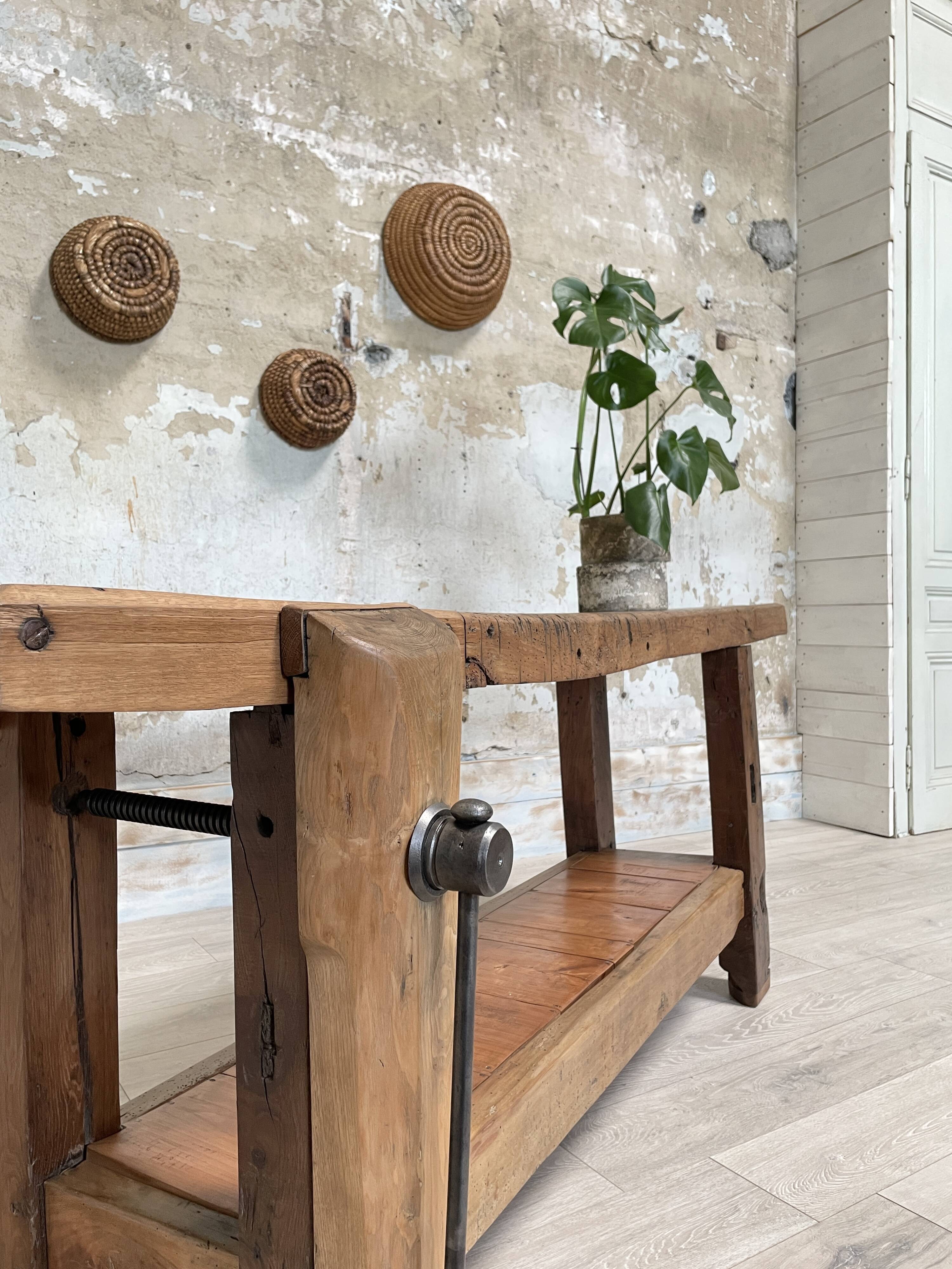 Solid wood carpenter's workbench