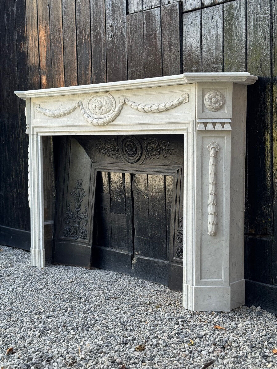 Louis XVI style fireplace in Carrara marble, circa 1880