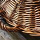 Medium round wicker plateau with two handles.
