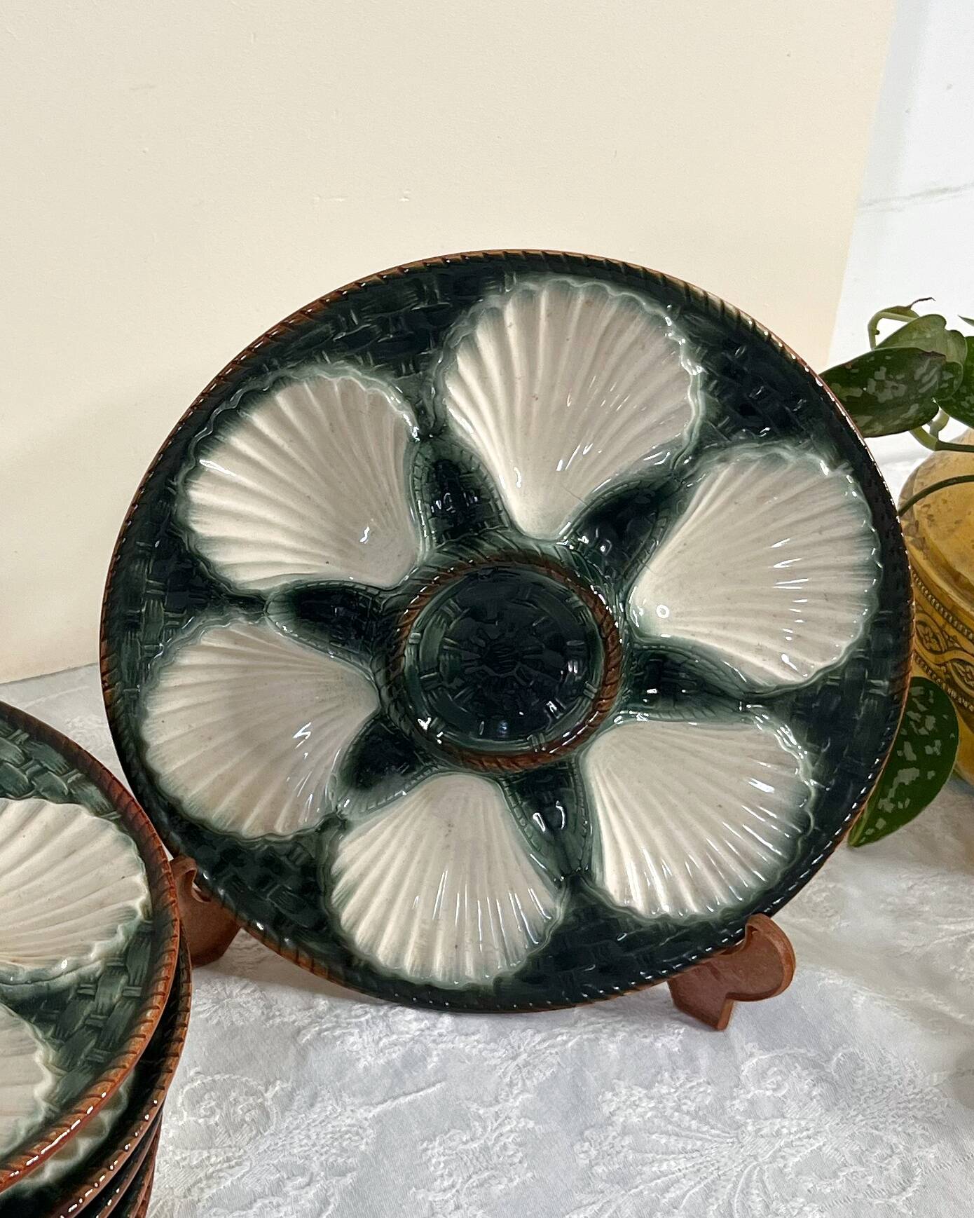 Green and white slip oyster plates