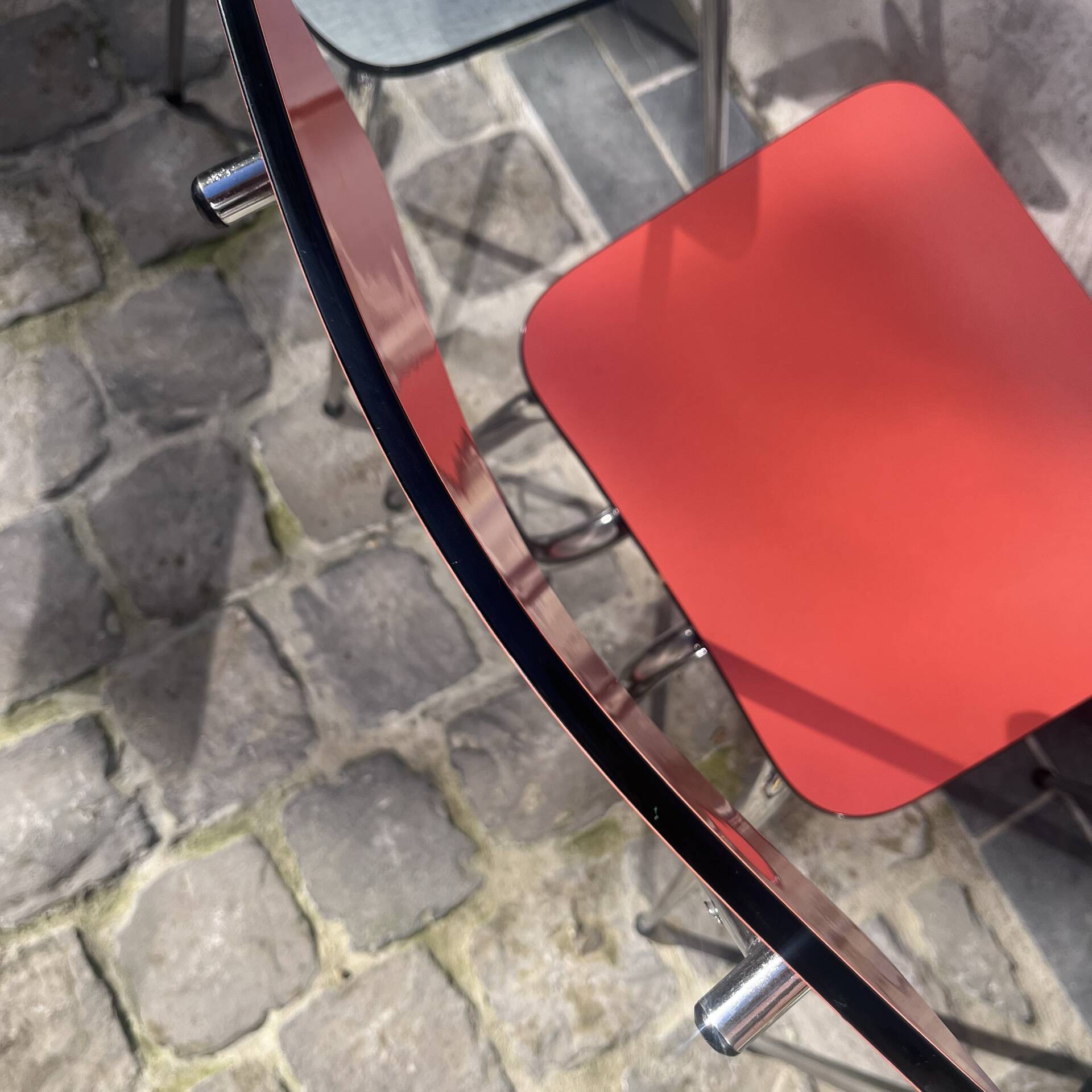 4 chaises en formica