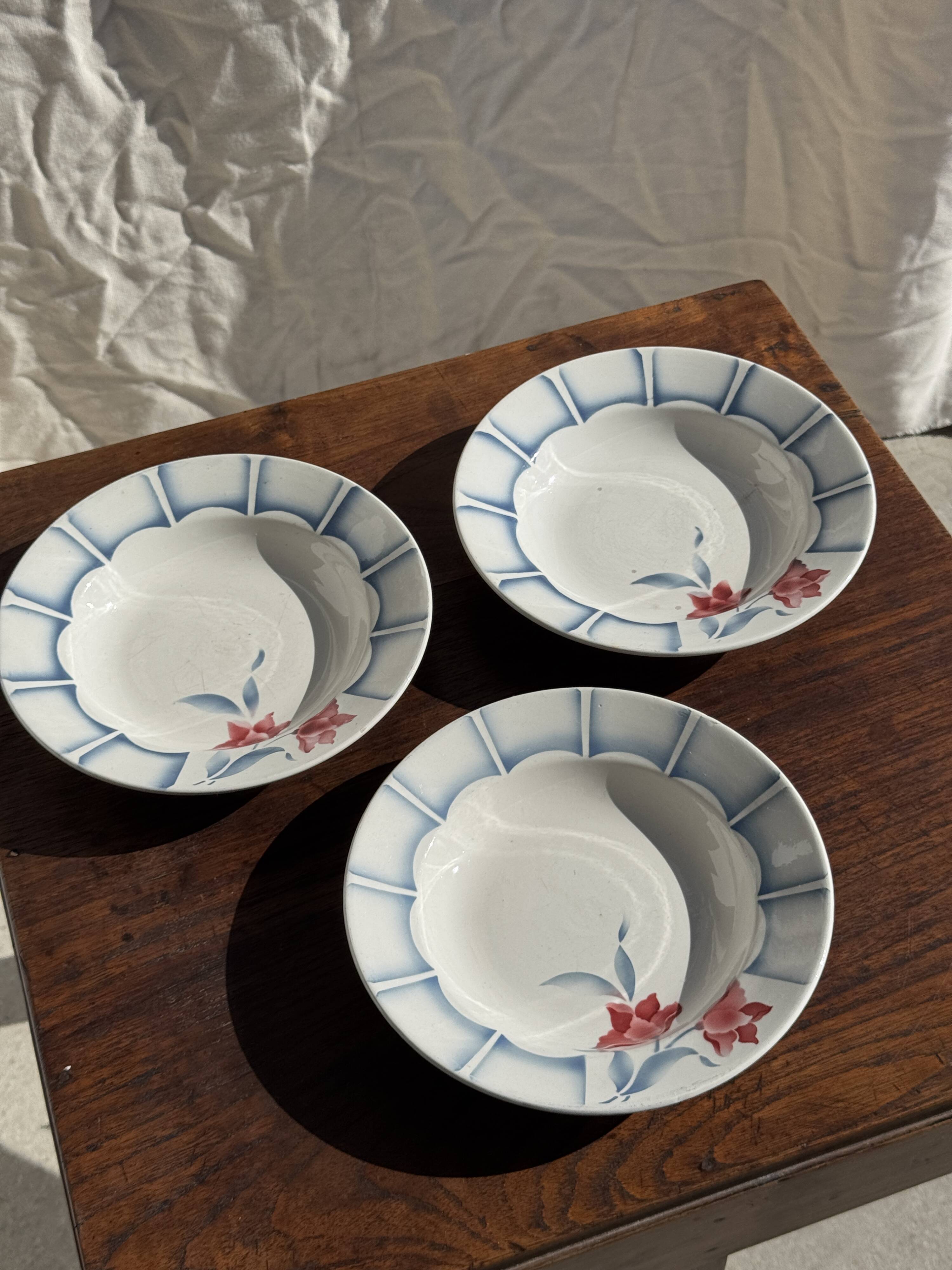 Set of 3 deep plates Digoin Sarreguemines blue with pink flowers D23
