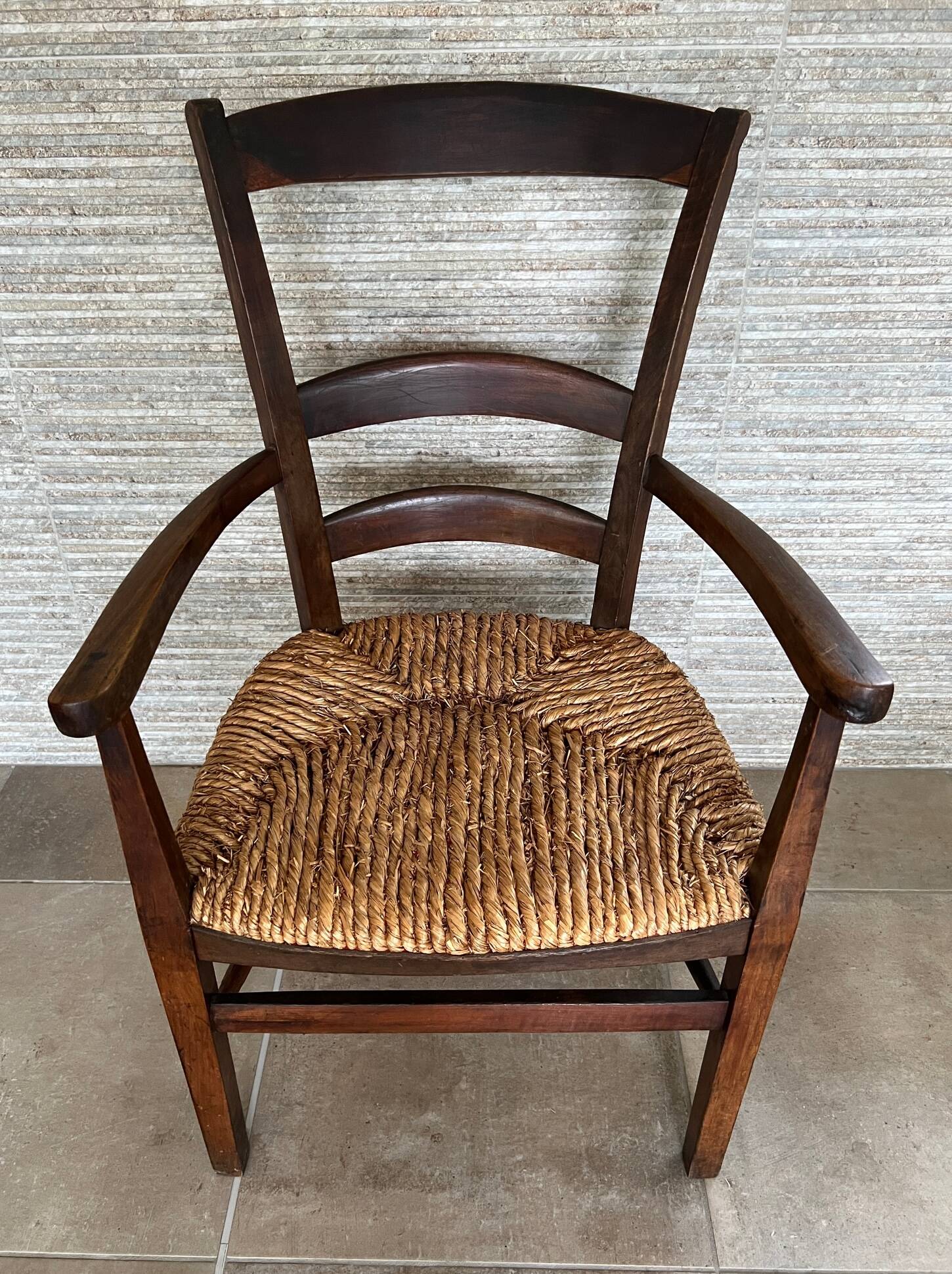 Fauteuil paillé campagnard XIXem en chataigné
