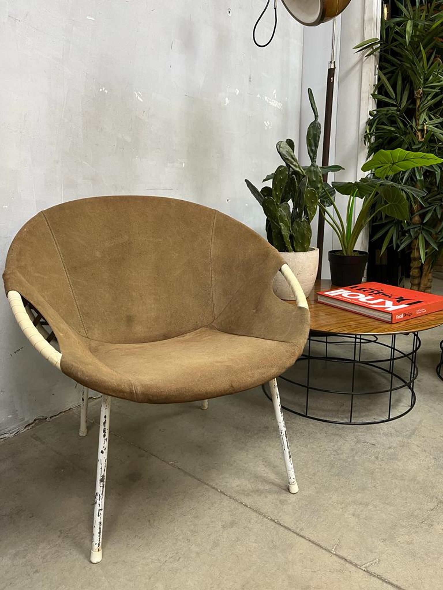 Vintage balloon chair easy chairs Lusch & Co beige