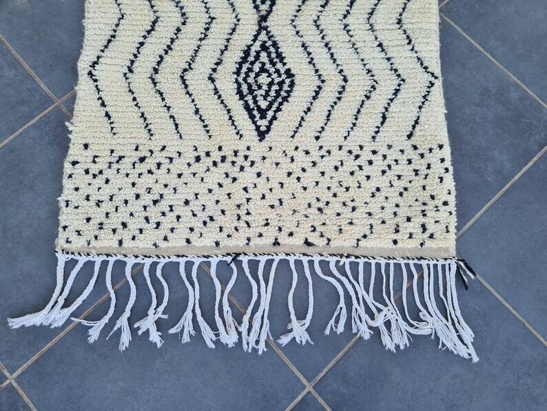 Handmade pure wool rug, size 150/250 cm.